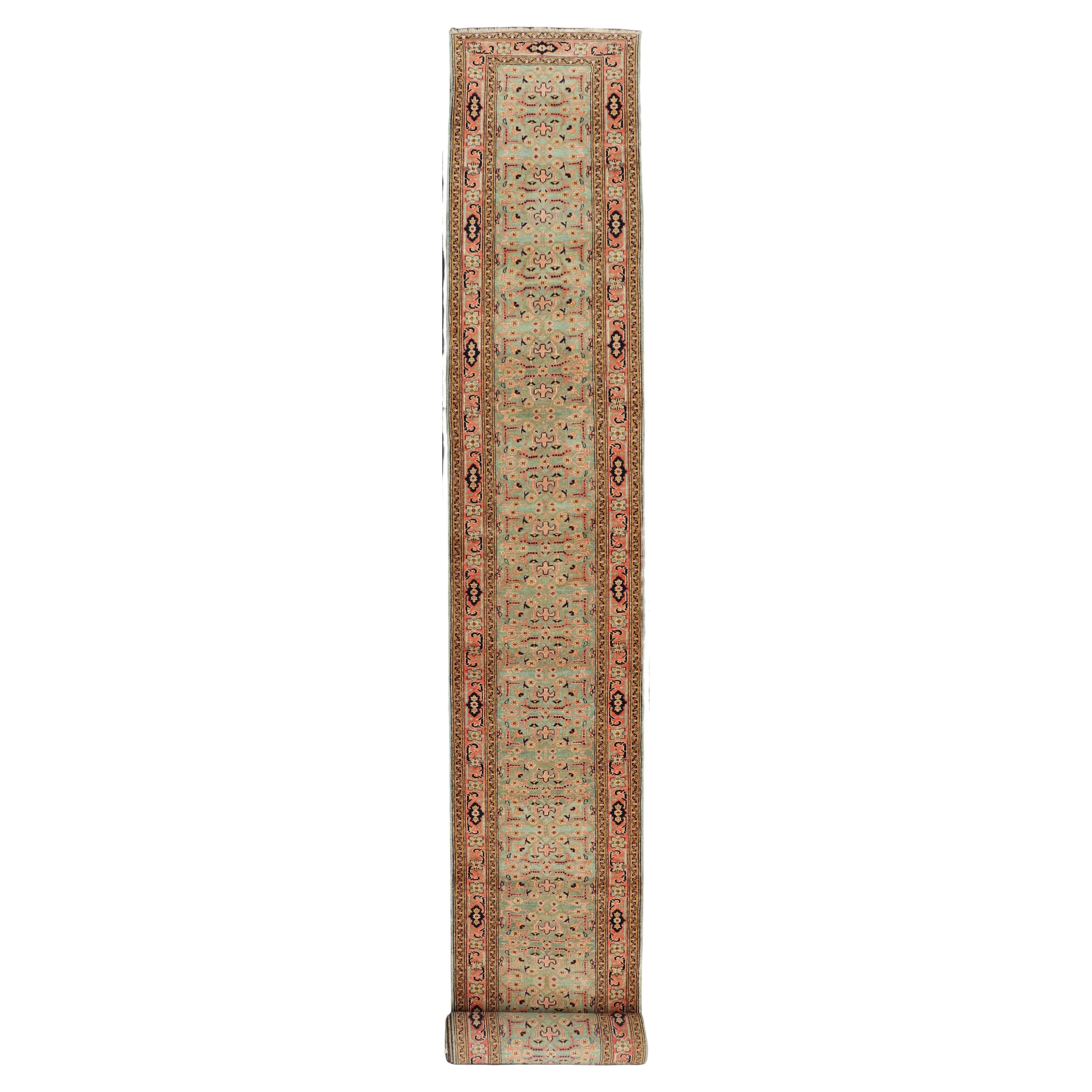 Sehr lange grüner türkischer Vintage-Läufer in Grün  2'8'' x 28'10' im Angebot