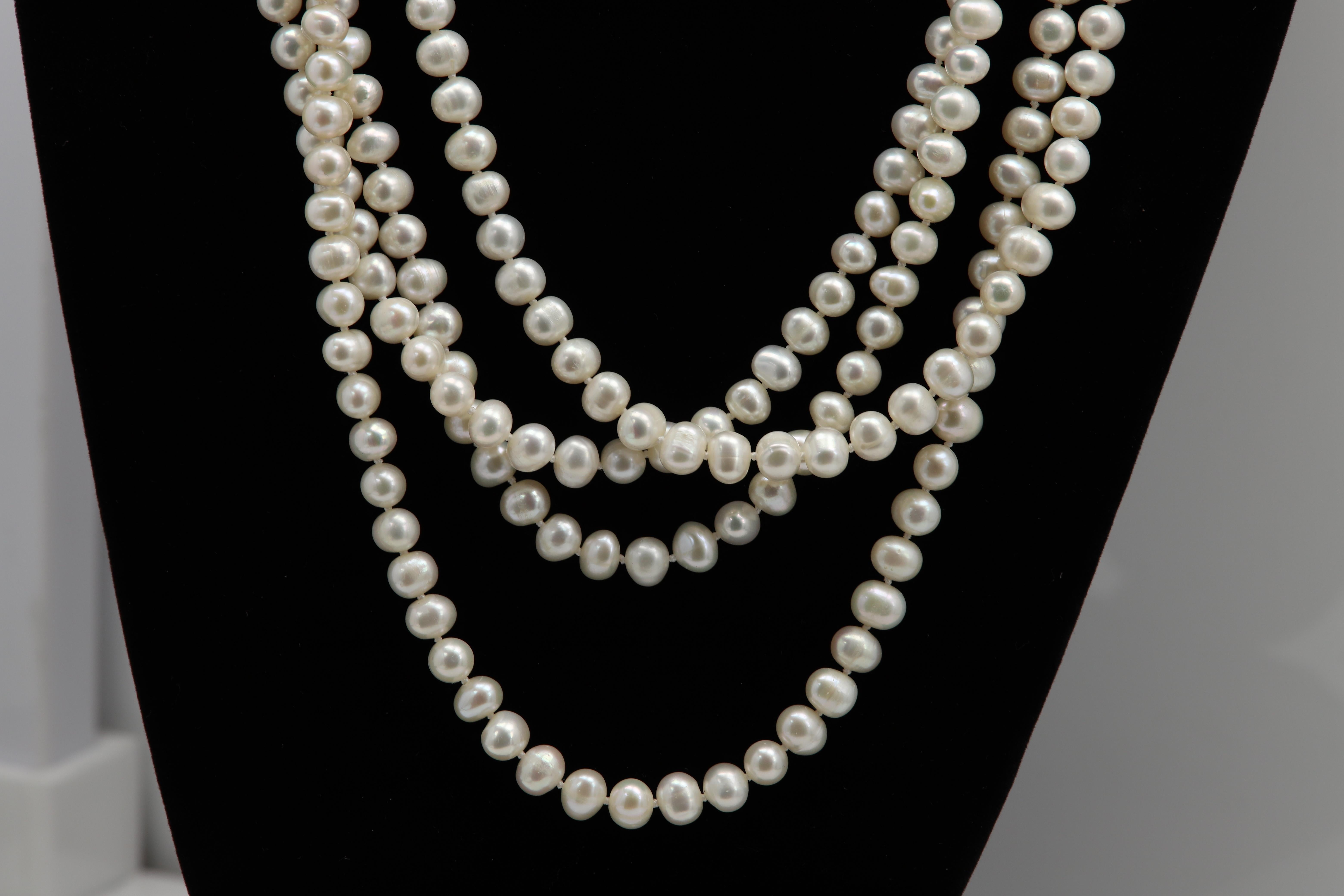 Very Long Pearl String Necklace fresh water Pearls 100 Inches Long Pearl Strand In New Condition For Sale In Brooklyn, NY