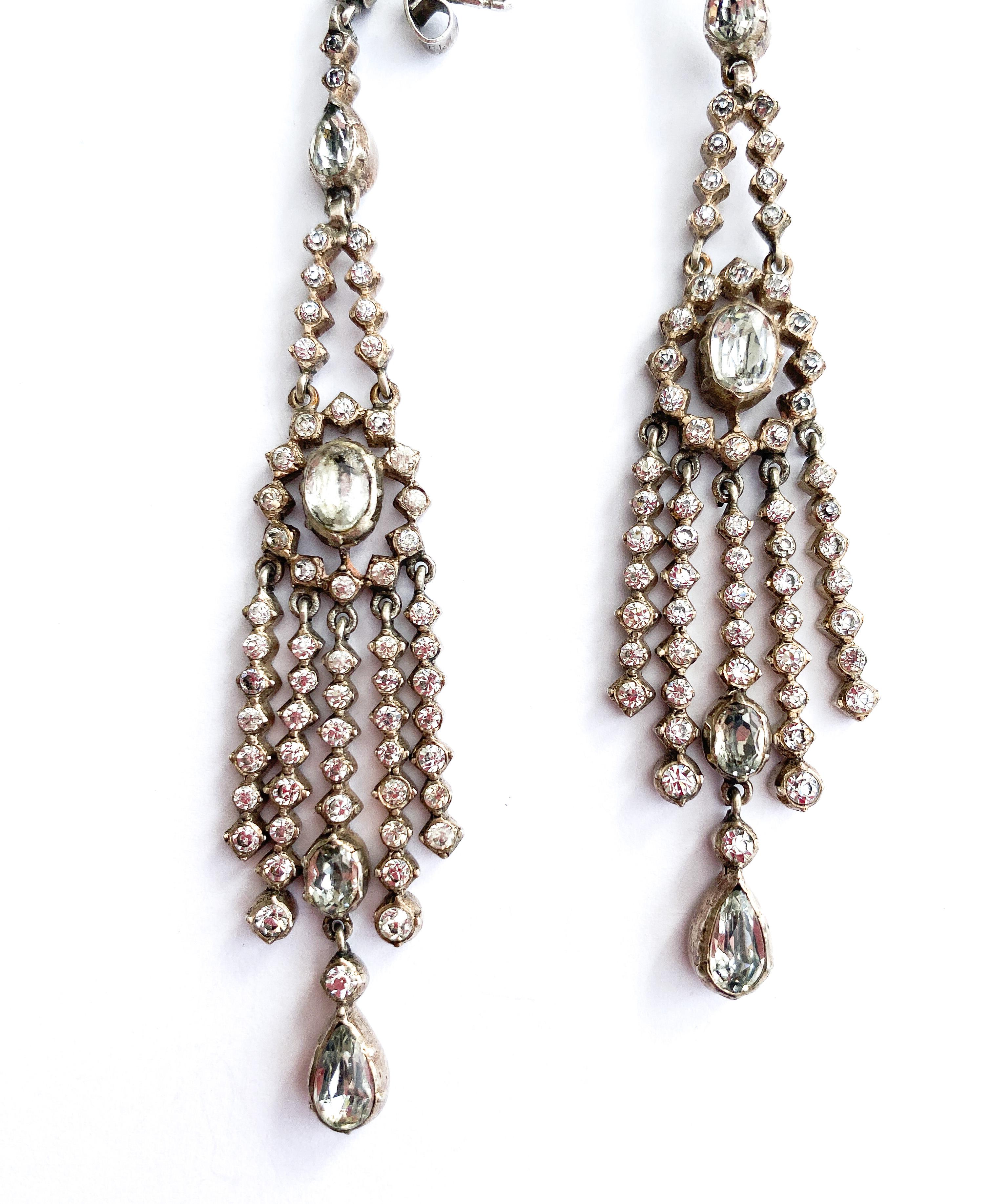 Very long silver and clear paste articulated drop earrings, France, 1920s. 5
