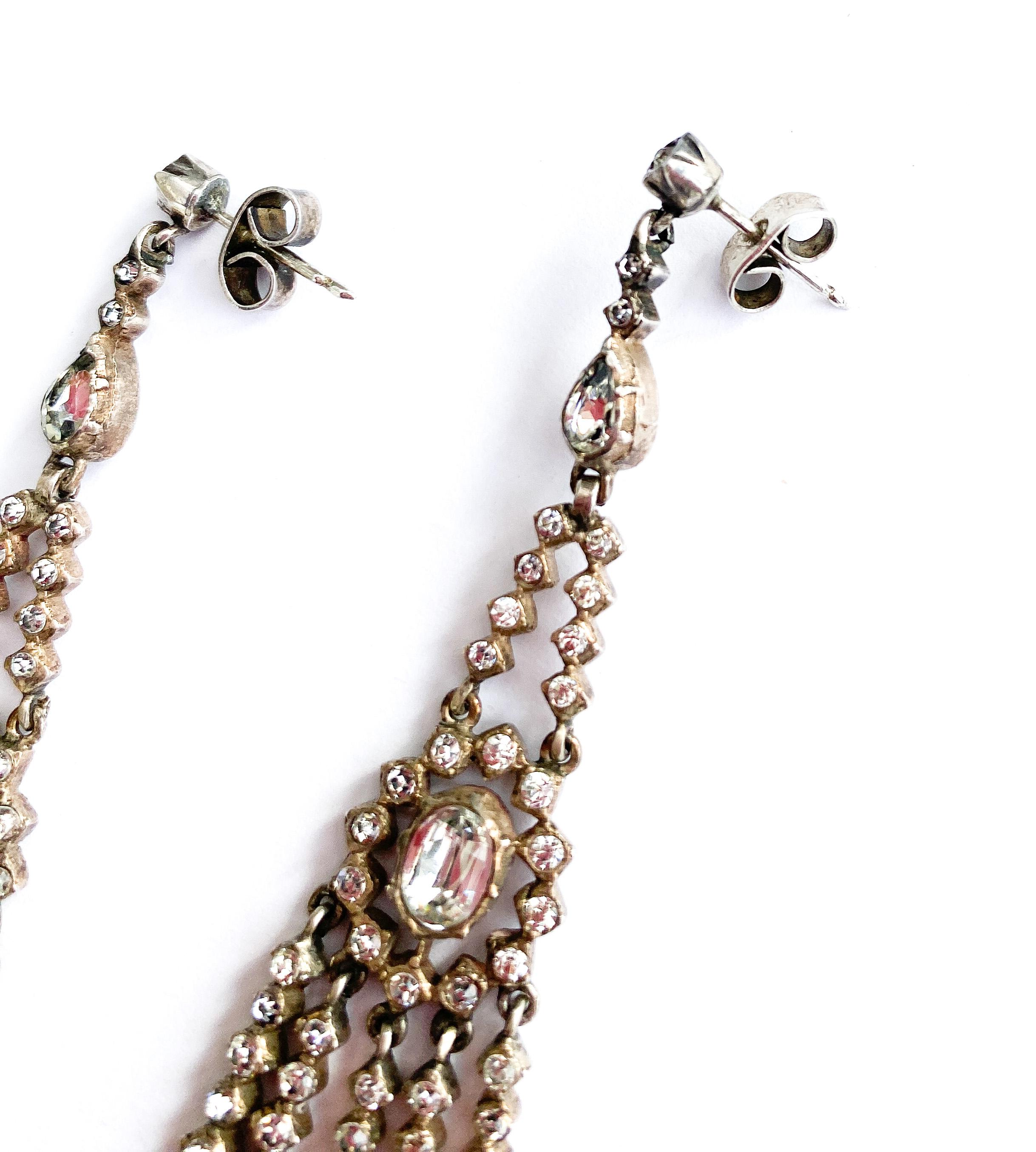 Very long silver and clear paste articulated drop earrings, France, 1920s. 2