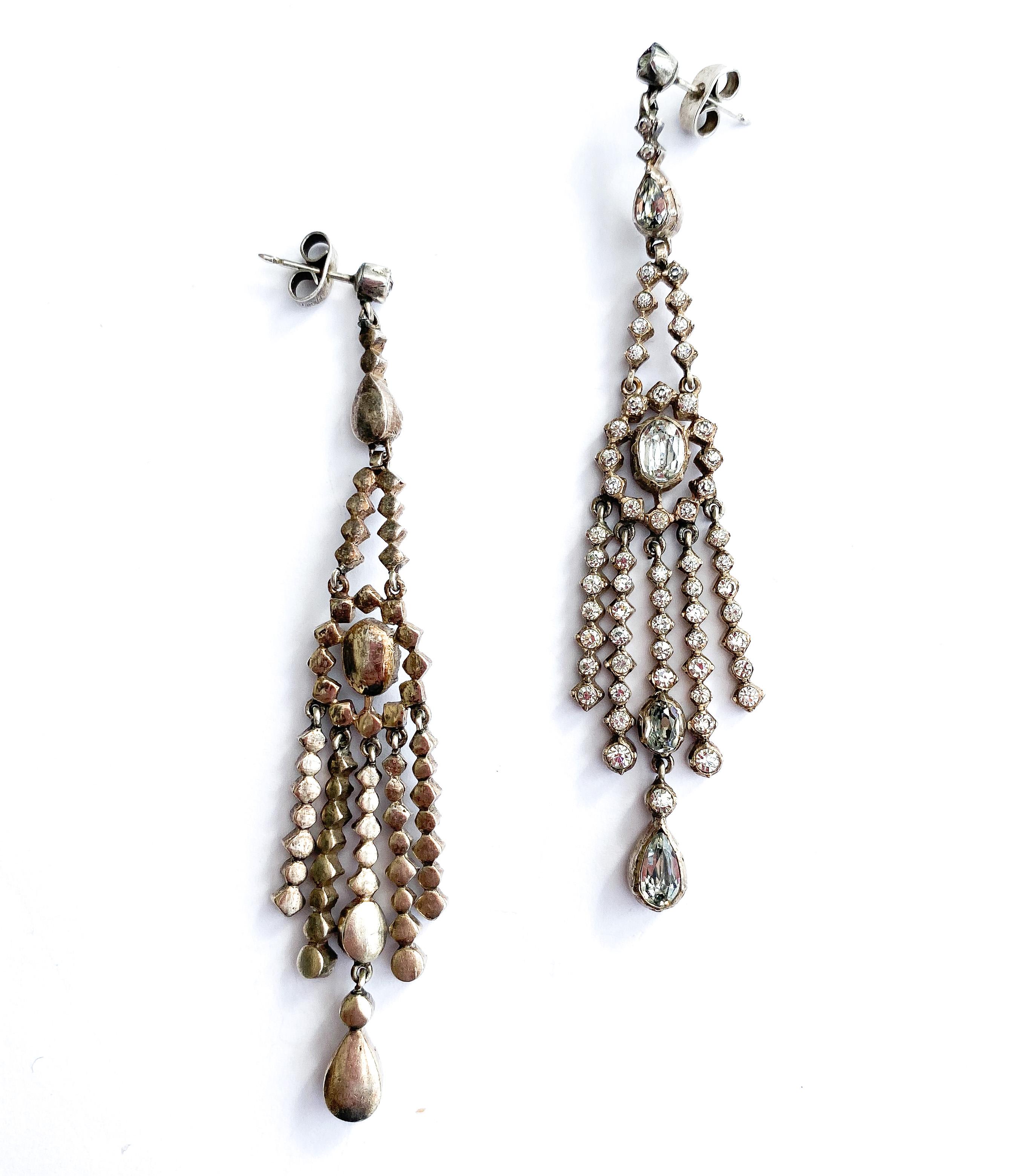 Very long silver and clear paste articulated drop earrings, France, 1920s. 3