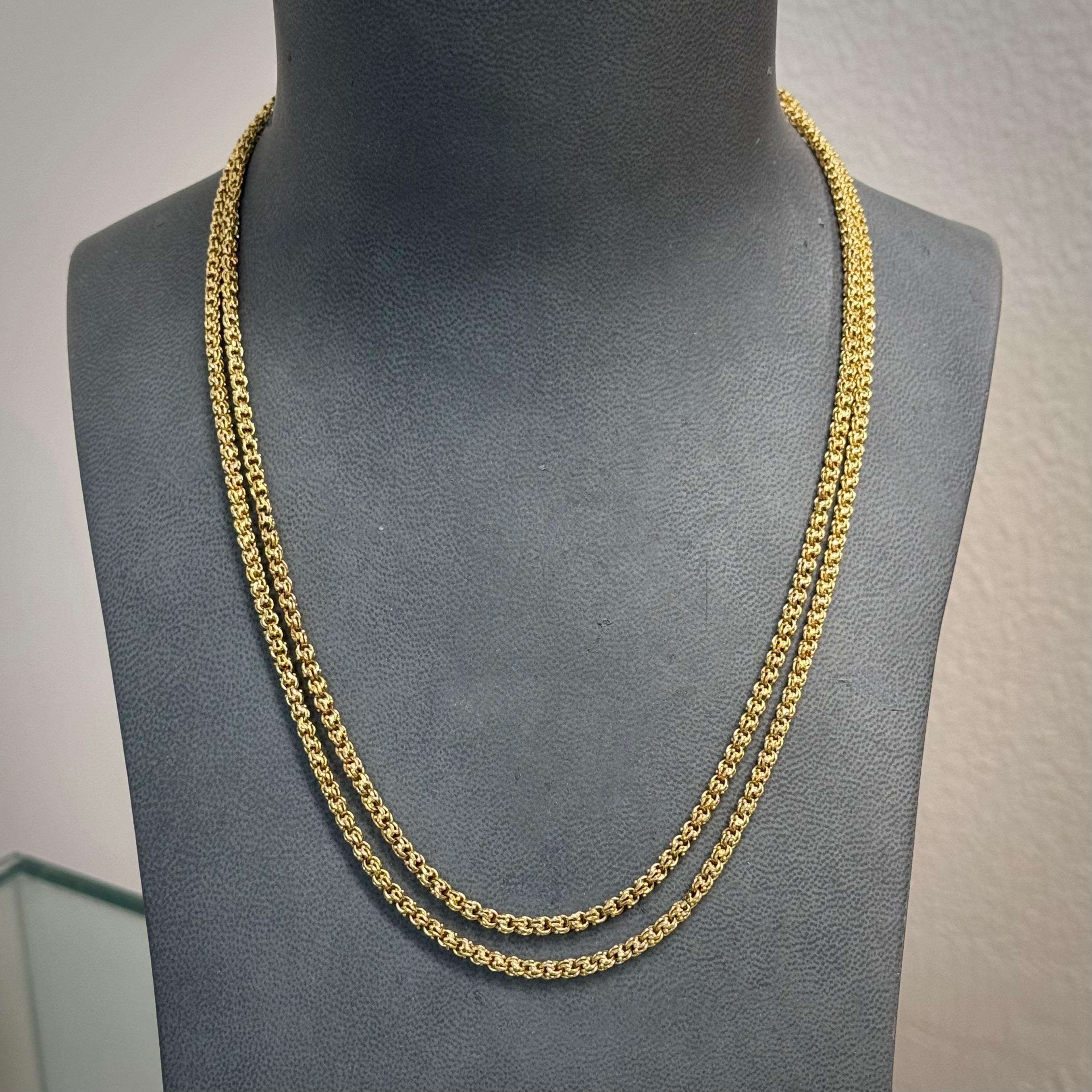 Magnifique chaîne Bismark vintage en or jaune, très longue.
Tampon usé, mais testé pour prouver la présence d'or 18 carats
Longueur 114 cm, épaisseur 3,4 mm, poids 26,5 grammes