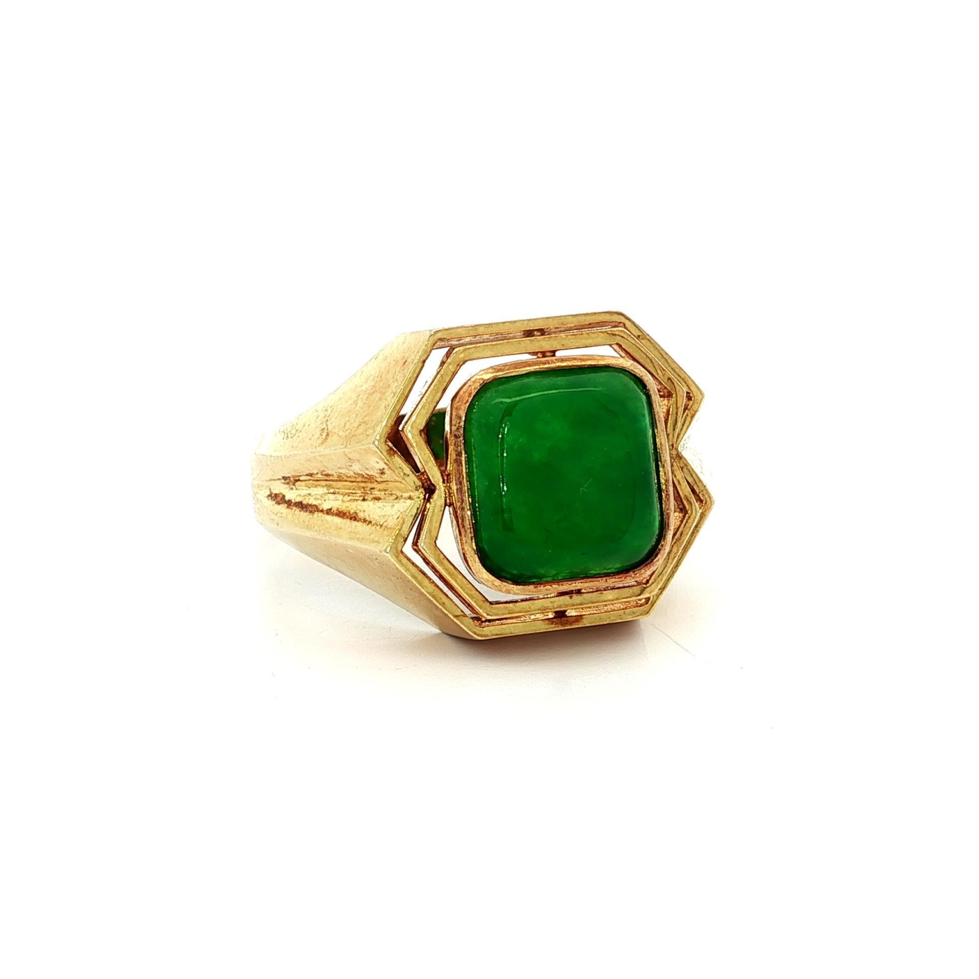 Taille cabochon Très belle bague pour homme en or jaune 14k, coupe cabochon coussin, jade vert Apple en vente