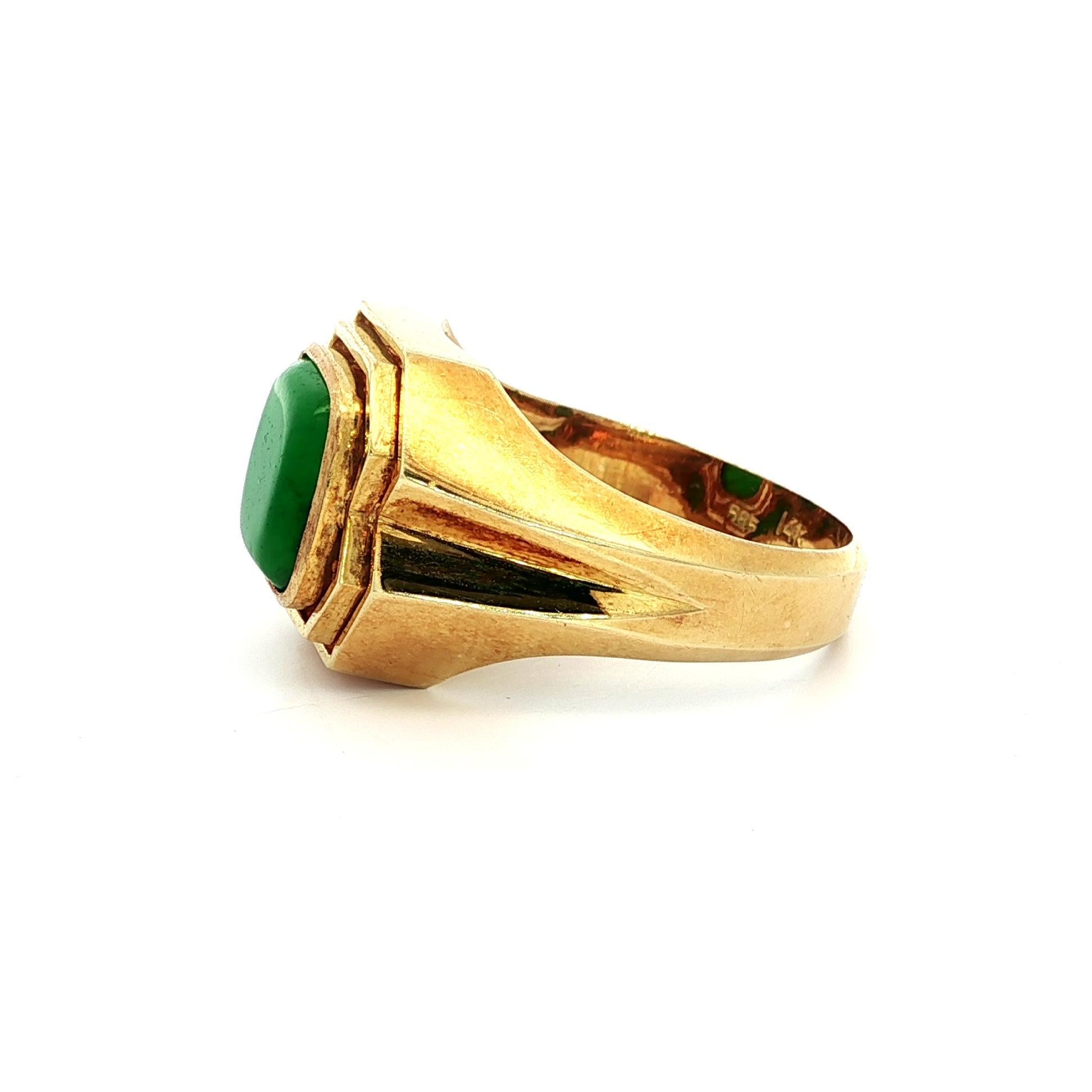 Très belle bague pour homme en or jaune 14k, coupe cabochon coussin, jade vert Apple Pour hommes en vente