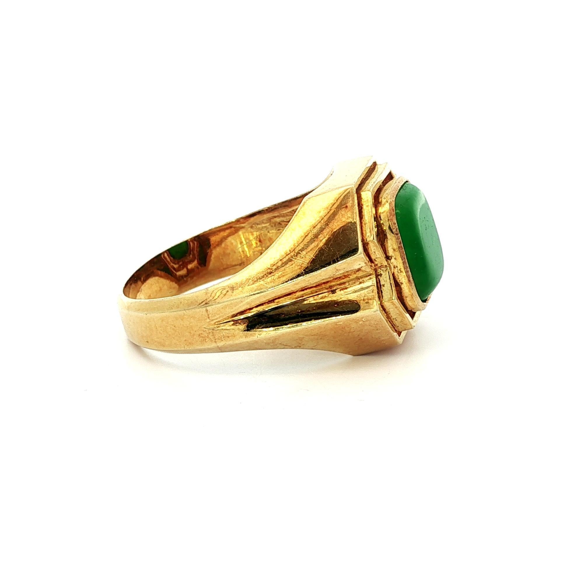 Très belle bague pour homme en or jaune 14k, coupe cabochon coussin, jade vert Apple en vente 1
