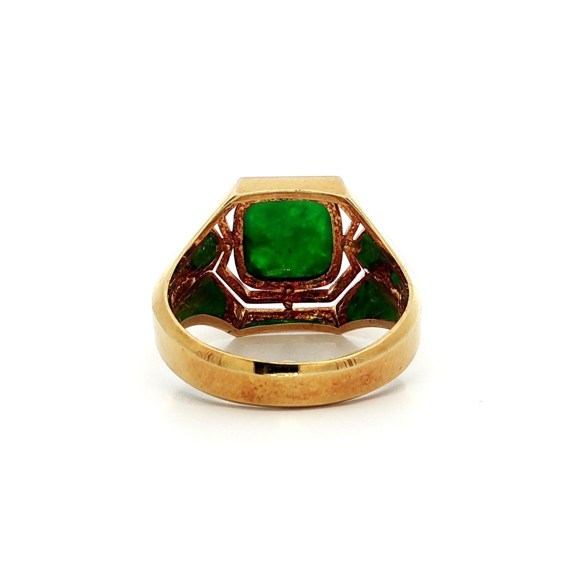 Très belle bague pour homme en or jaune 14k, coupe cabochon coussin, jade vert Apple en vente 2