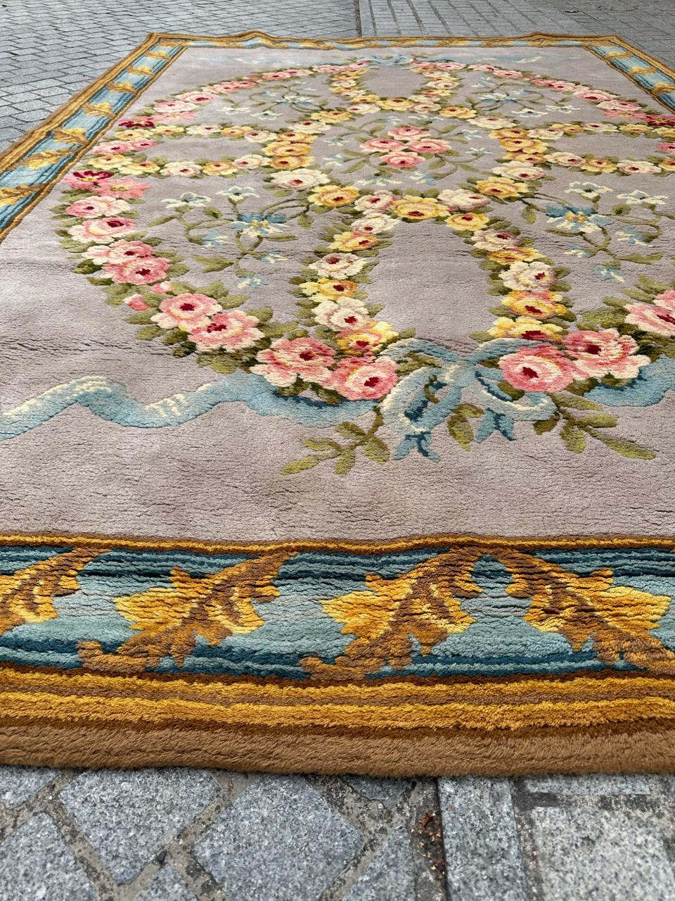 Bobyrug’s Very nice antique french savonnerie rug  In Good Condition For Sale In Saint Ouen, FR