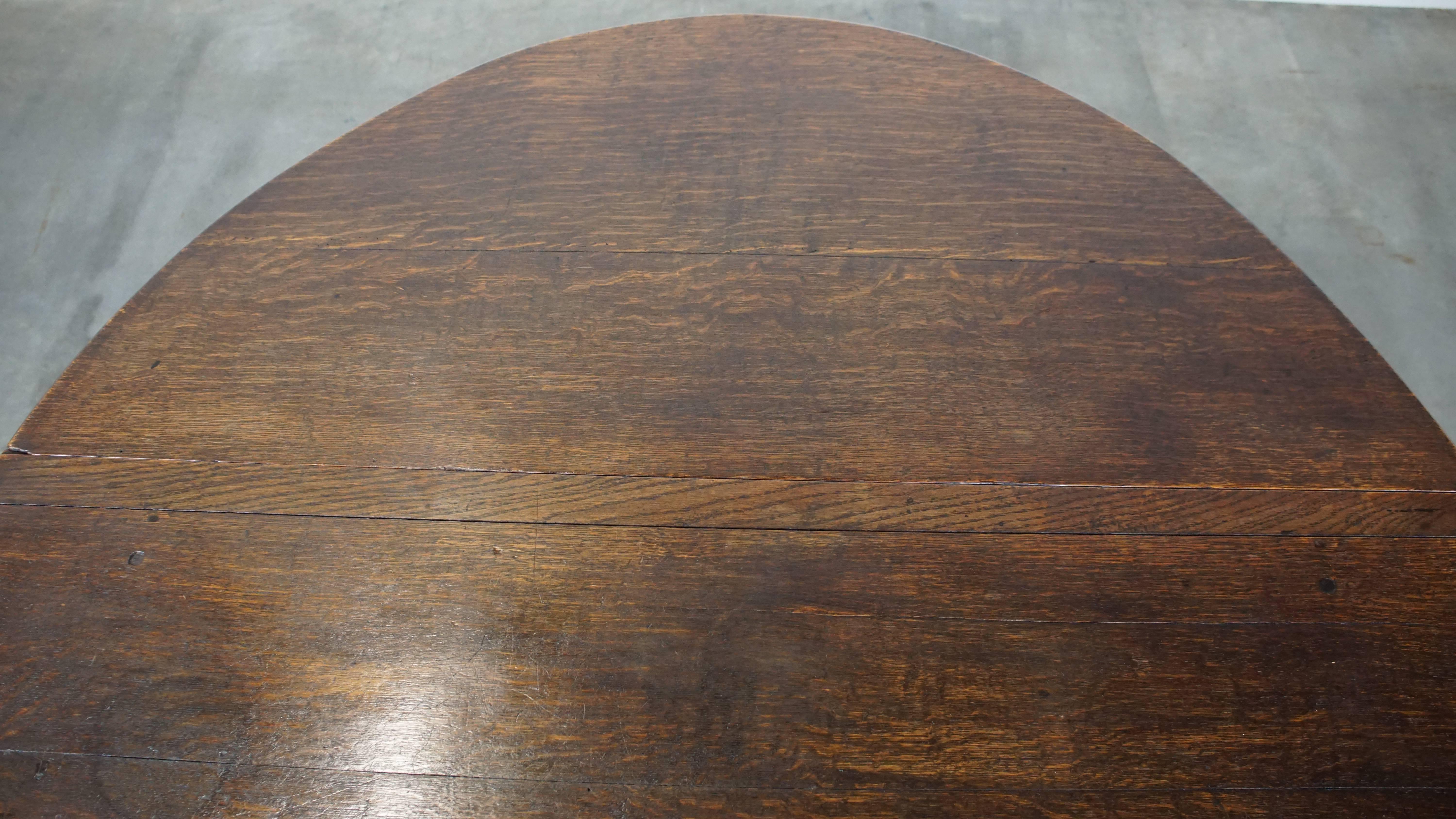 Très belle table anglaise ancienne en chêne avec une excellente patine. en vente 4