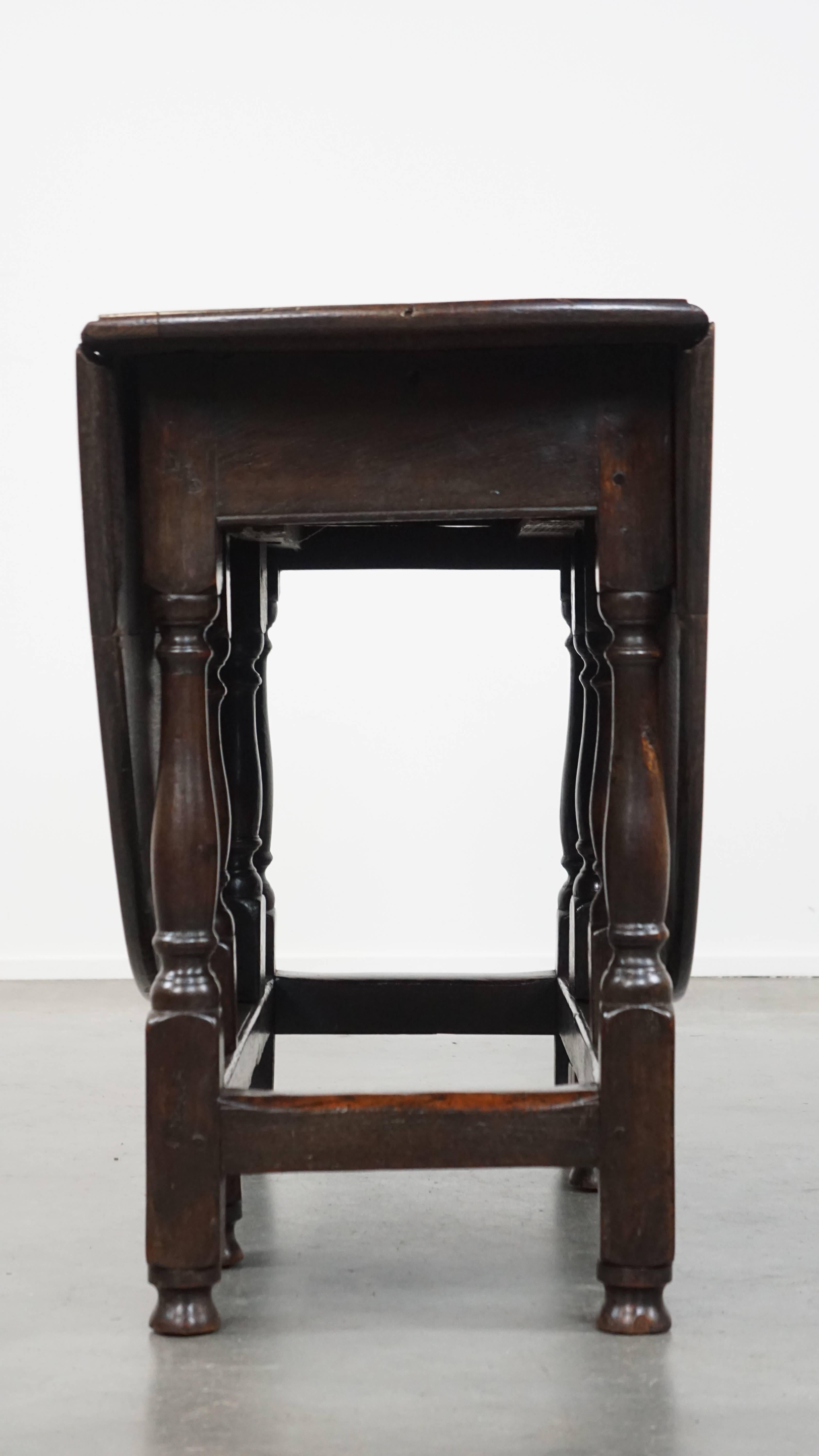 XIXe siècle Très belle table anglaise ancienne en chêne avec une excellente patine. en vente