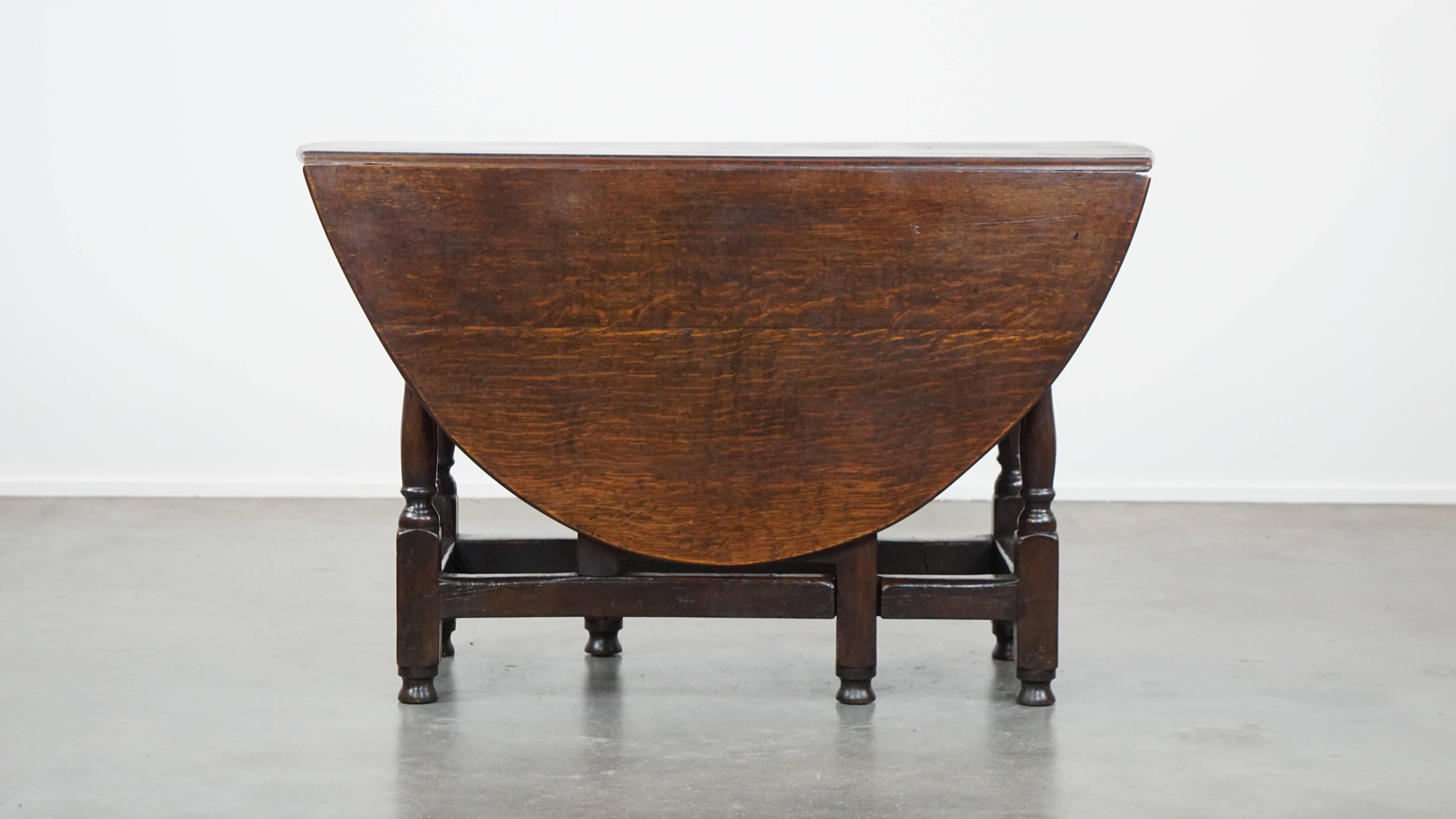 Bois Très belle table anglaise ancienne en chêne avec une excellente patine. en vente