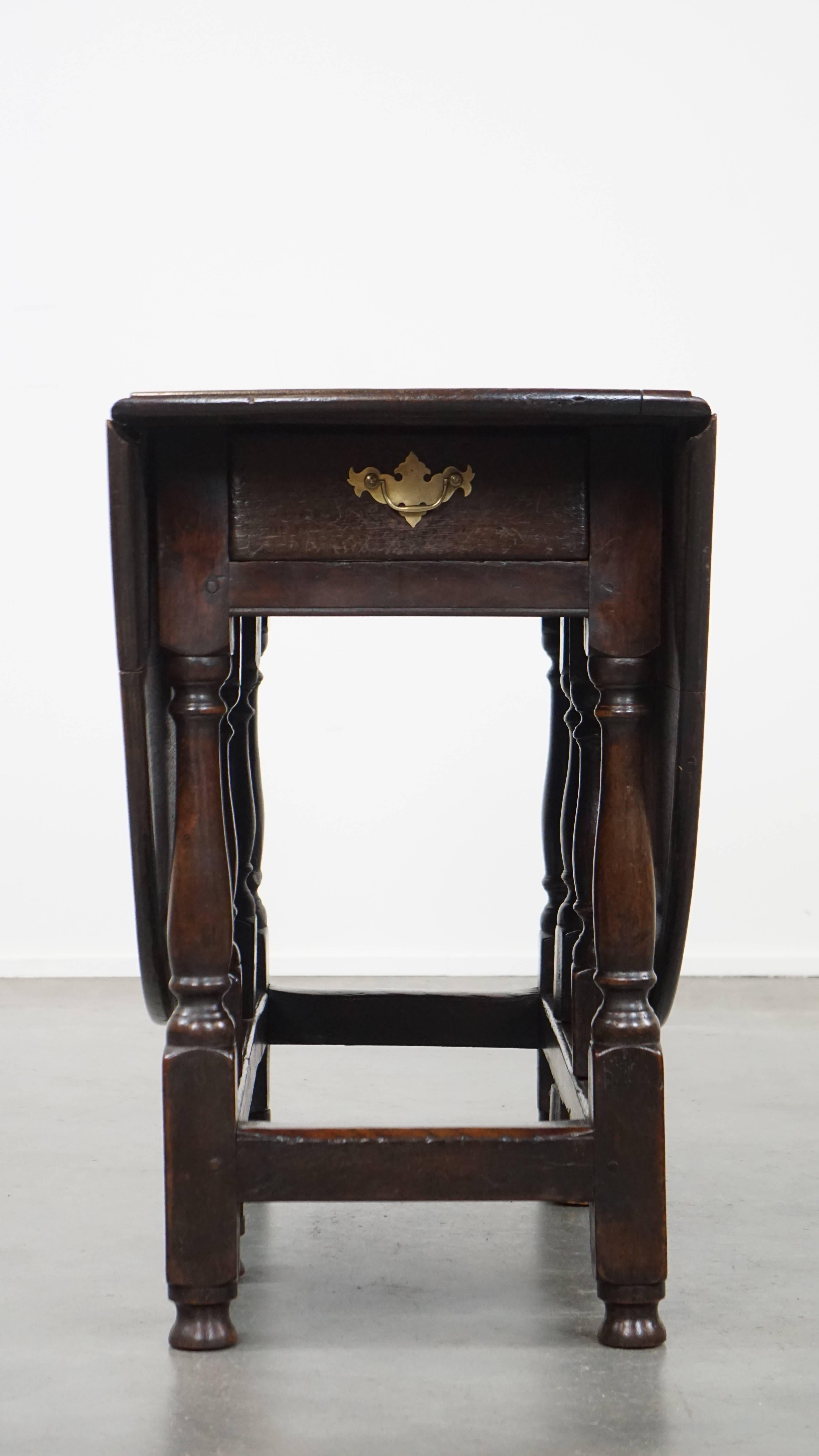 Très belle table anglaise ancienne en chêne avec une excellente patine. en vente 1