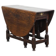 Very nice Antique oak English gateleg table with an excellent patina