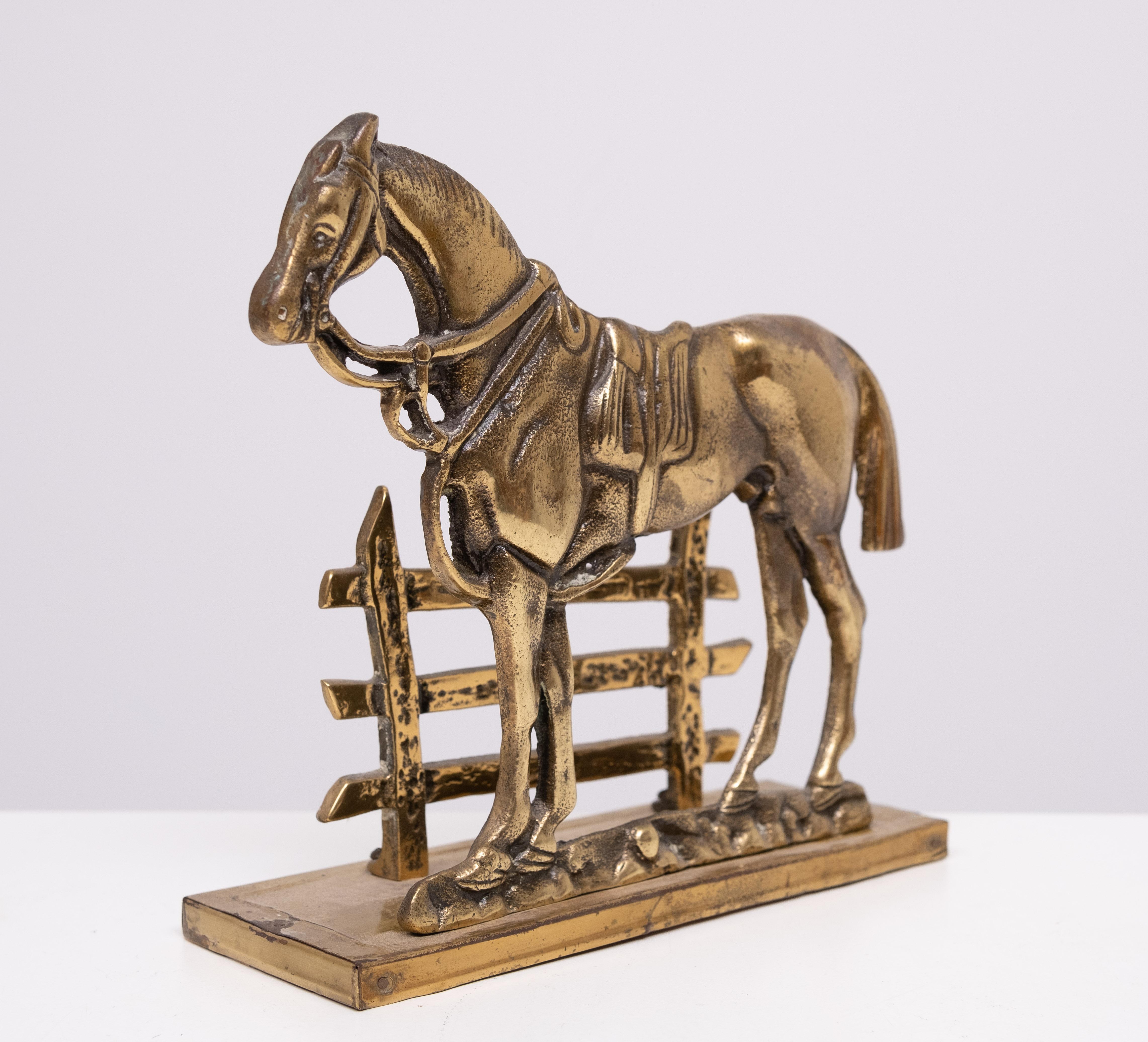 Sehr schöner Briefhalter aus Messing .Horse für einen Zaun  . 1950s (Viktorianisch) im Angebot