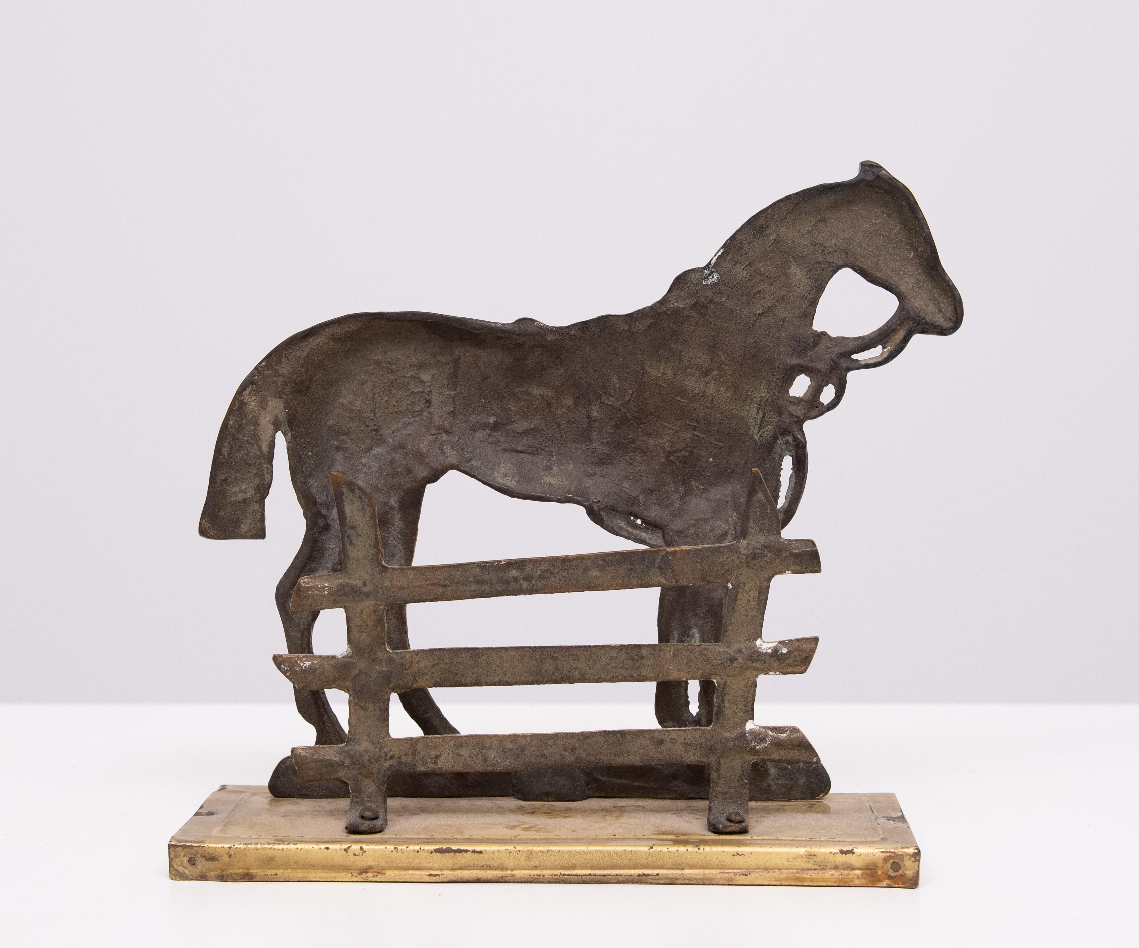 Sehr schöner Briefhalter aus Messing .Horse für einen Zaun  . 1950s (Mitte des 20. Jahrhunderts) im Angebot