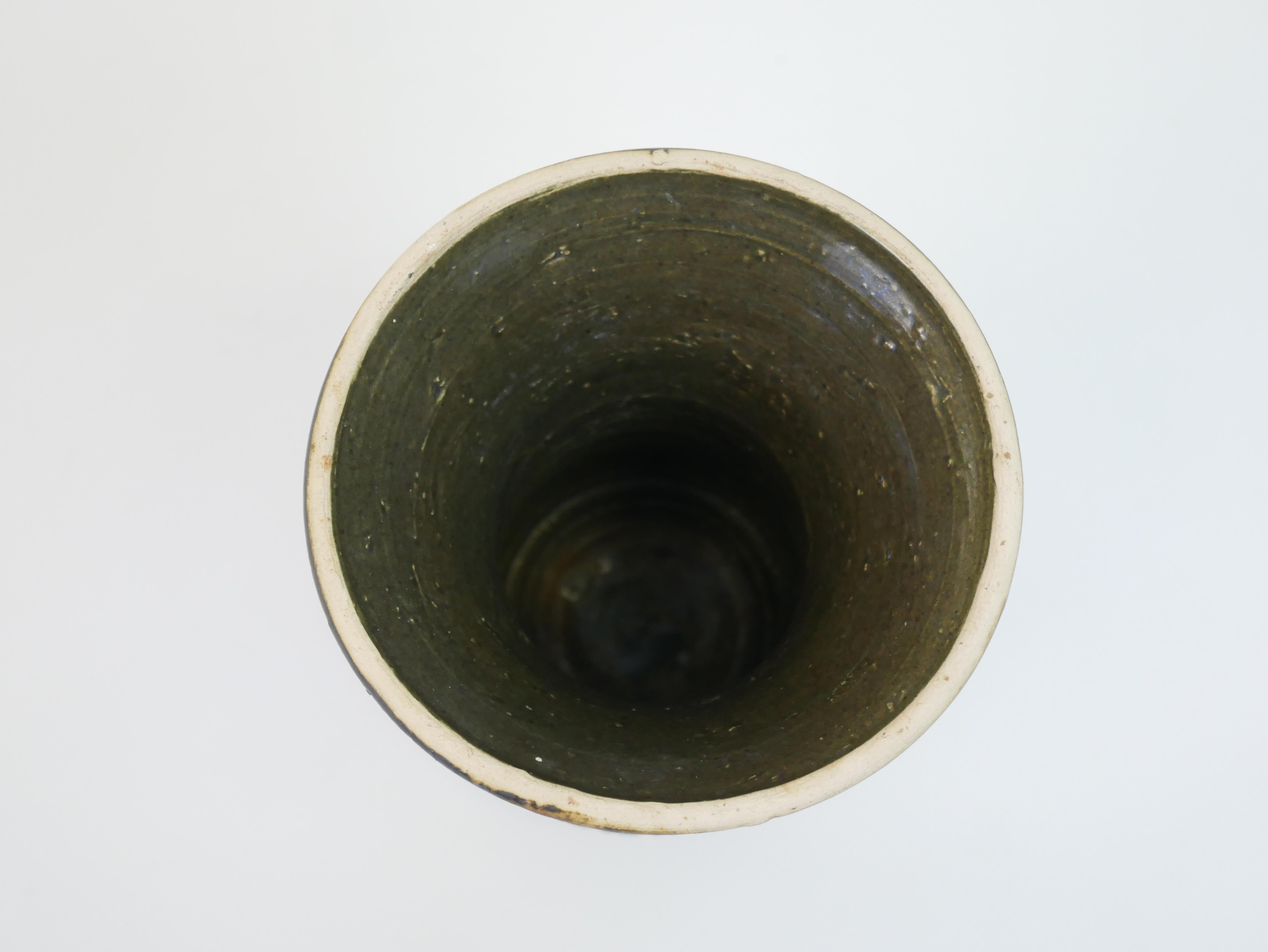 Très beau vase en céramique dans le style de Jean Besnard, Vallauris France circa 1940 en vente 3