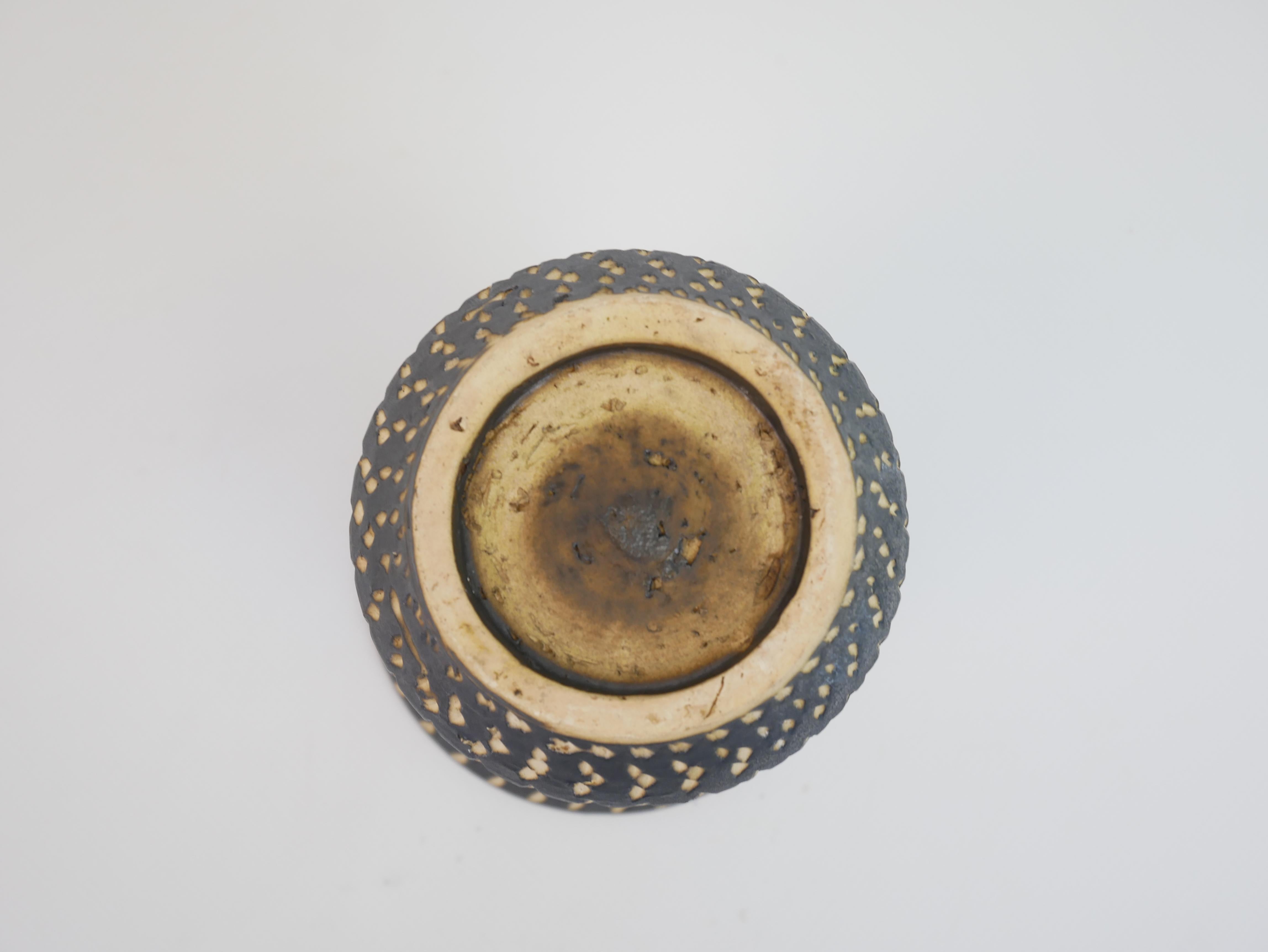 Très beau vase en céramique dans le style de Jean Besnard, Vallauris France circa 1940 en vente 6