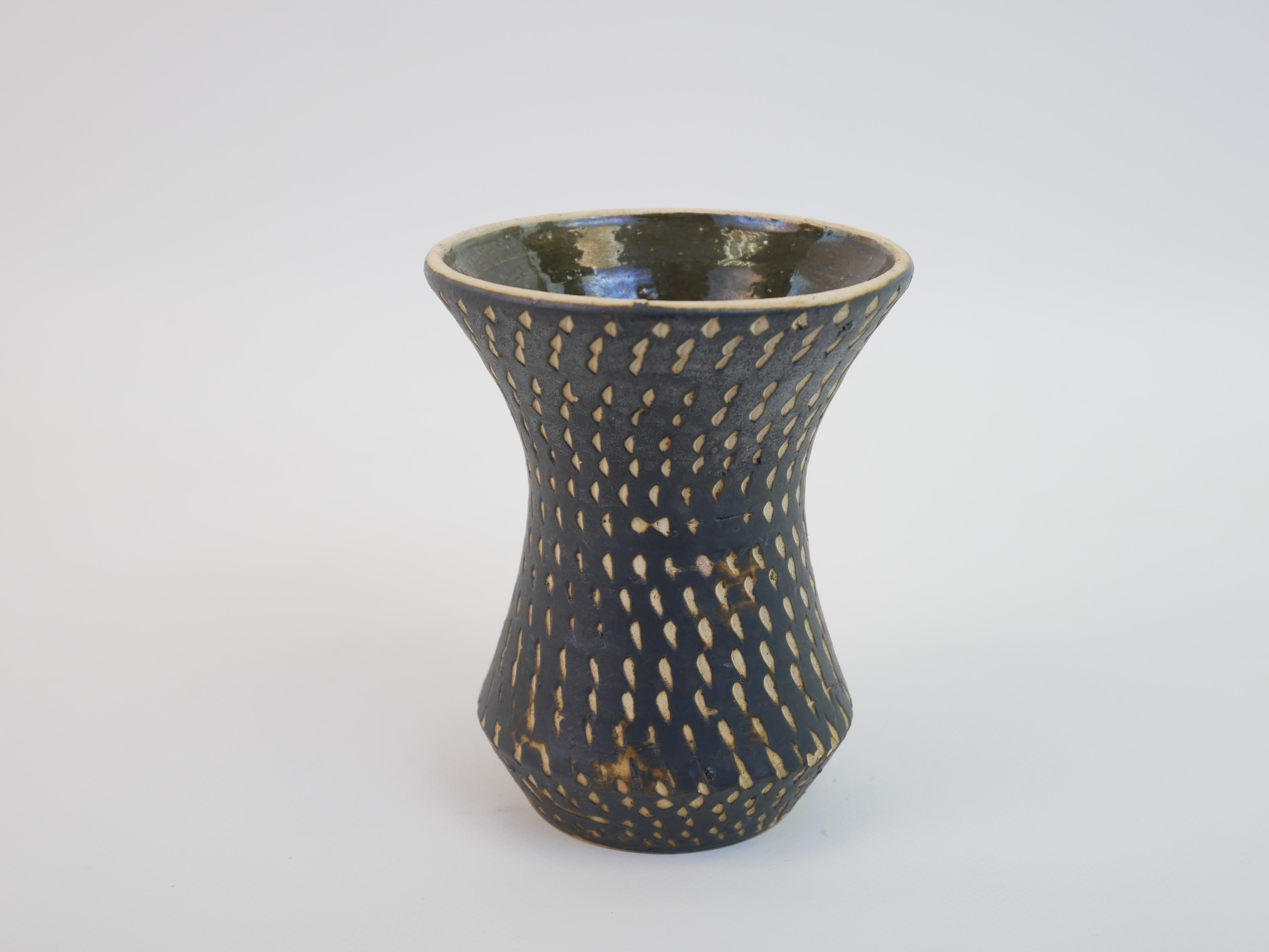 Français Très beau vase en céramique dans le style de Jean Besnard, Vallauris France circa 1940 en vente