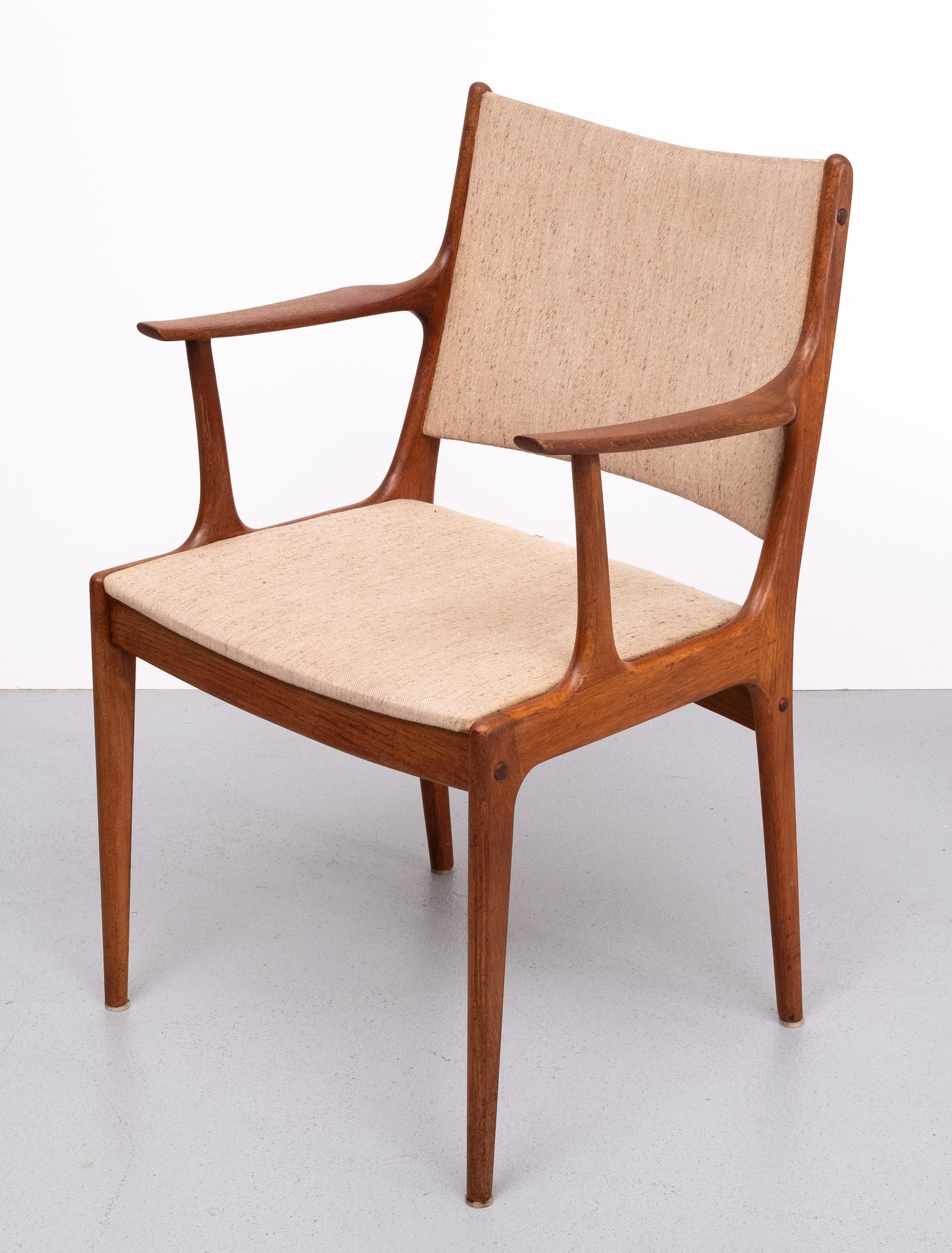 Très beau fauteuil courbé en teck massif. Design/One  Johannes Andersen
pour Uldum Møbelfabrik  1960s . Chaise de bureau idéale . livrée avec l'emballage d'origine 
rembourrage en tissu . 