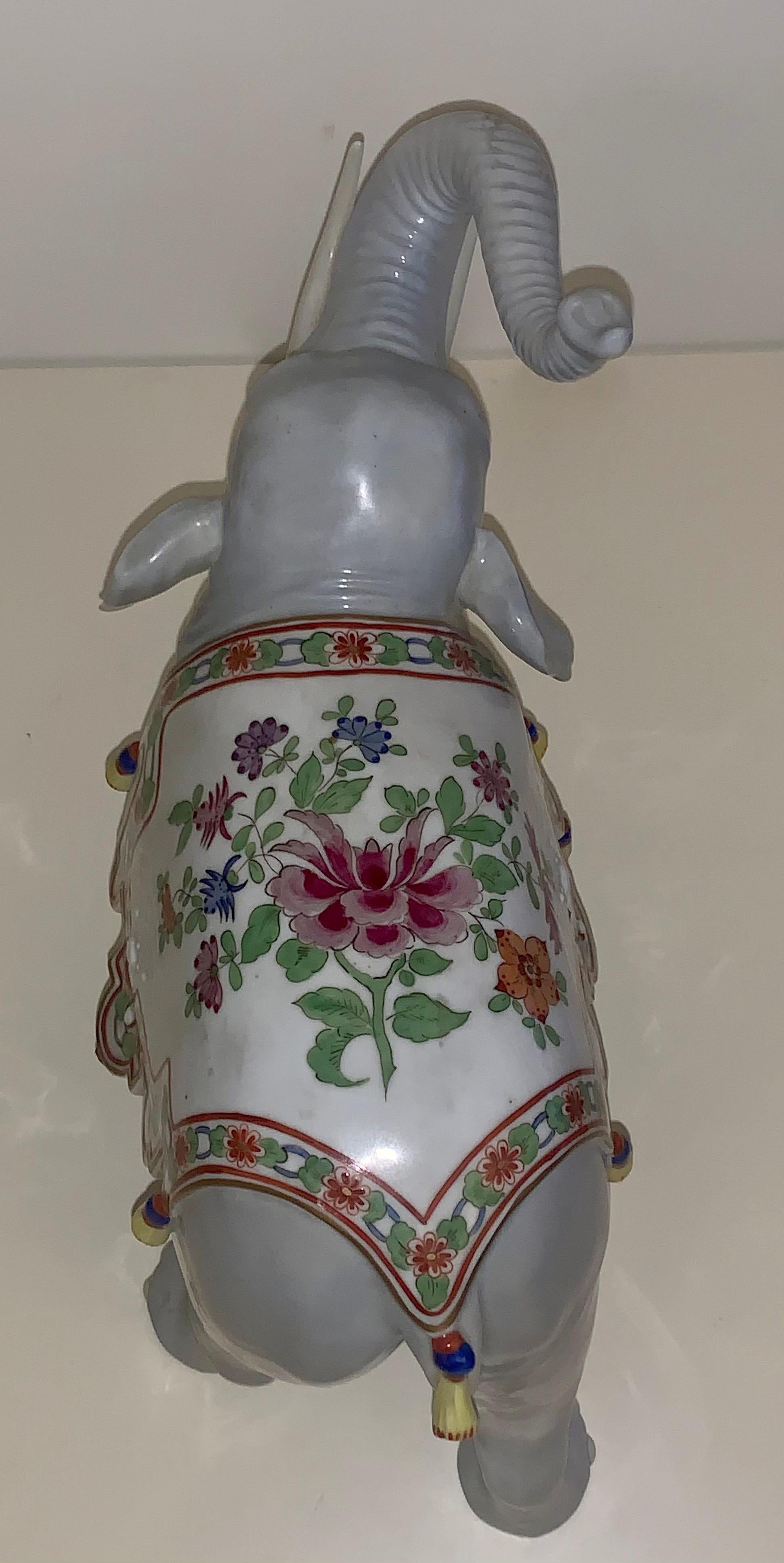 Allemand Très beau éléphant en porcelaine de grande taille du début de la période Carl Thieme de Dresde en vente