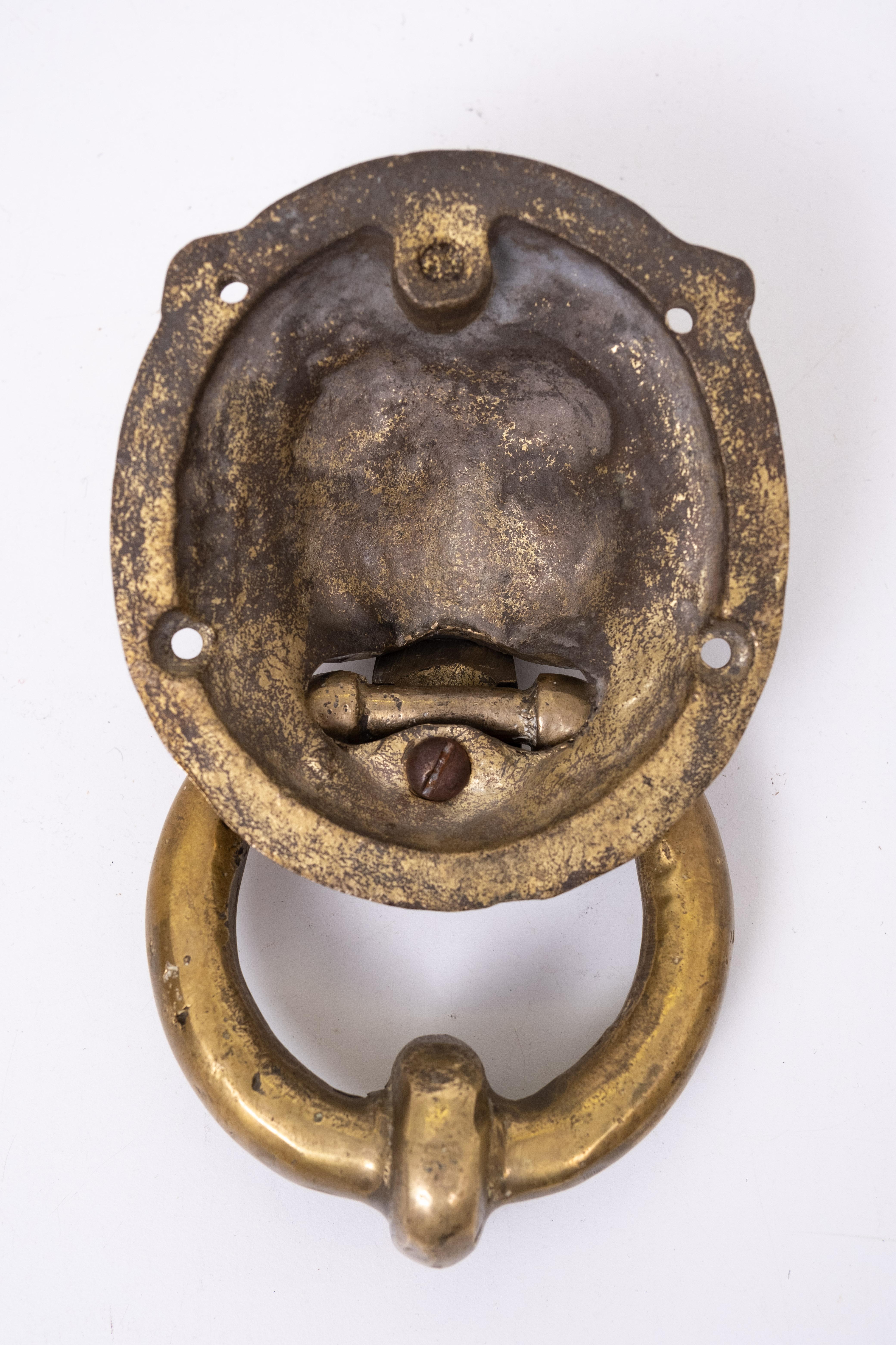 Very nice Gilded Bronze Lions head Door Knocker .  Early 20th Century Holland . In Good Condition For Sale In Den Haag, NL