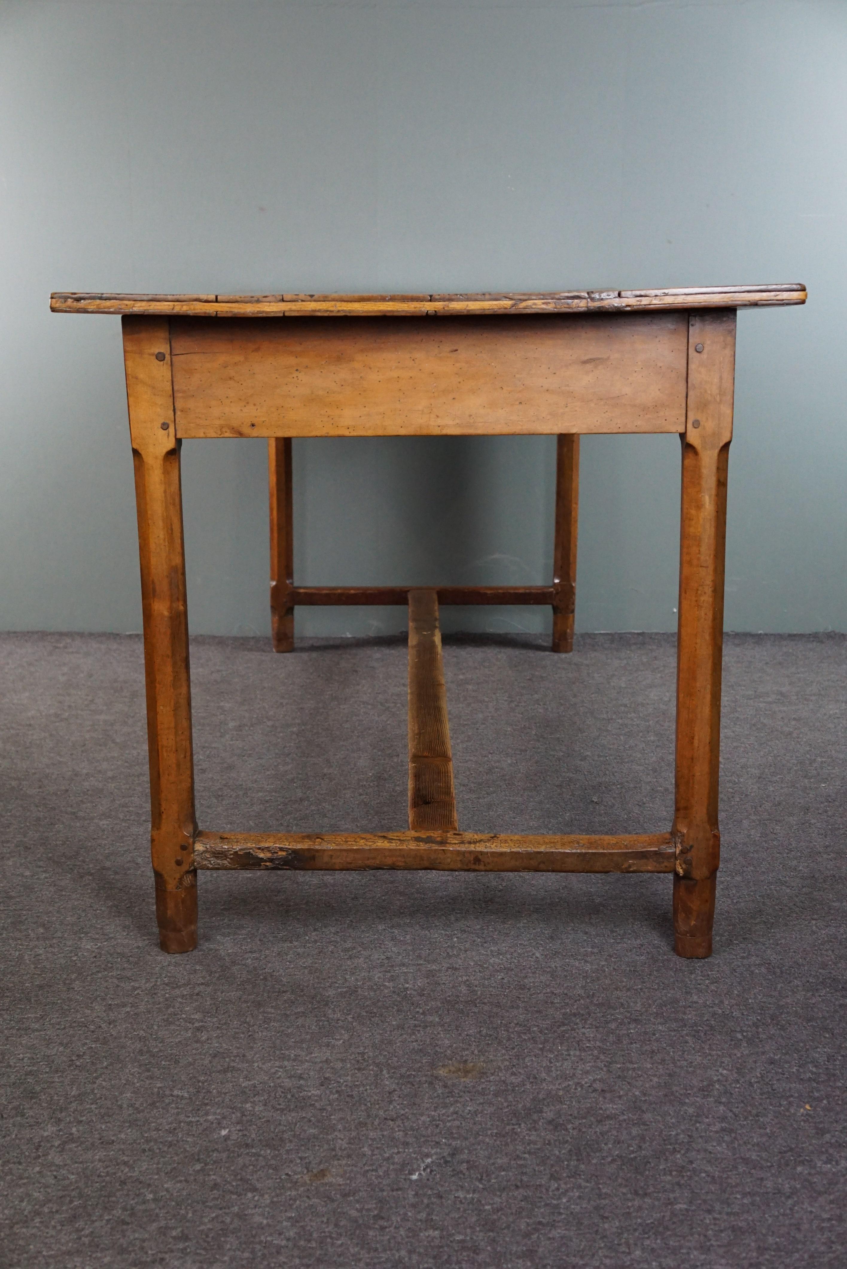 Wood Very nice light antique French dining table with drawer, late 18th century For Sale