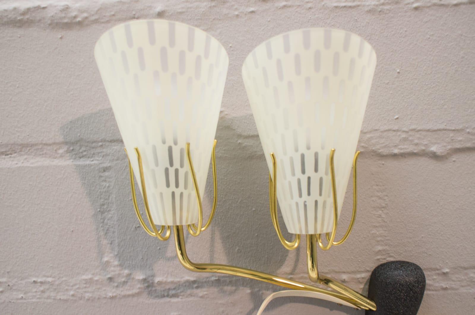 Italian Very Nice Midcentury Double Shade Brass and Glass Wall Lamp, 1950s For Sale