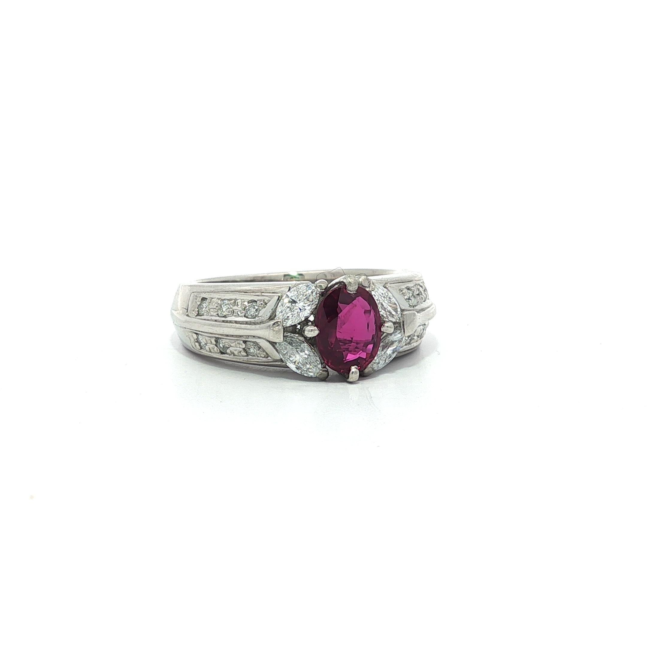 Très belle bague en platine 0.96ctw Rubis ovale avec Marquise et Diamant rond en vente 4