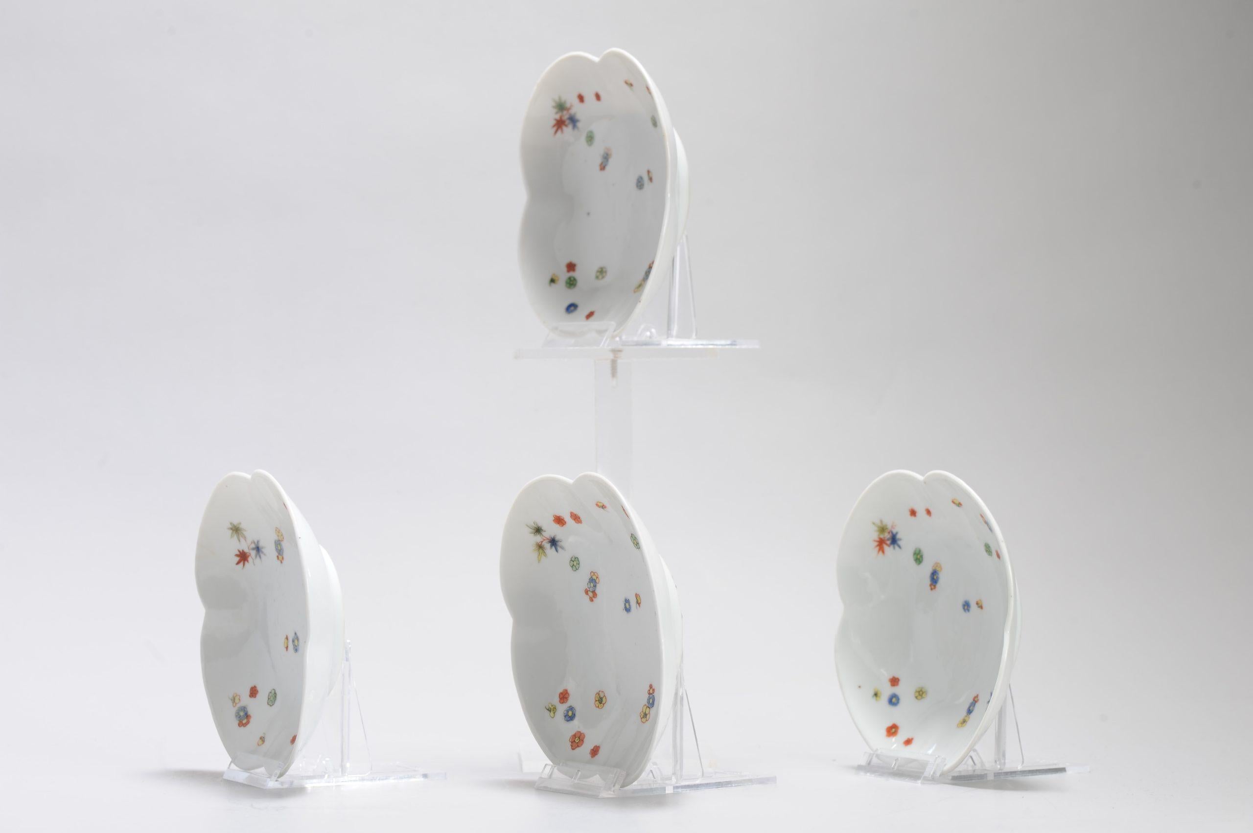 Très bel ensemble de 4 petits plats de service dans le style Kakiemon. D'après le modèle Japa en vente 5