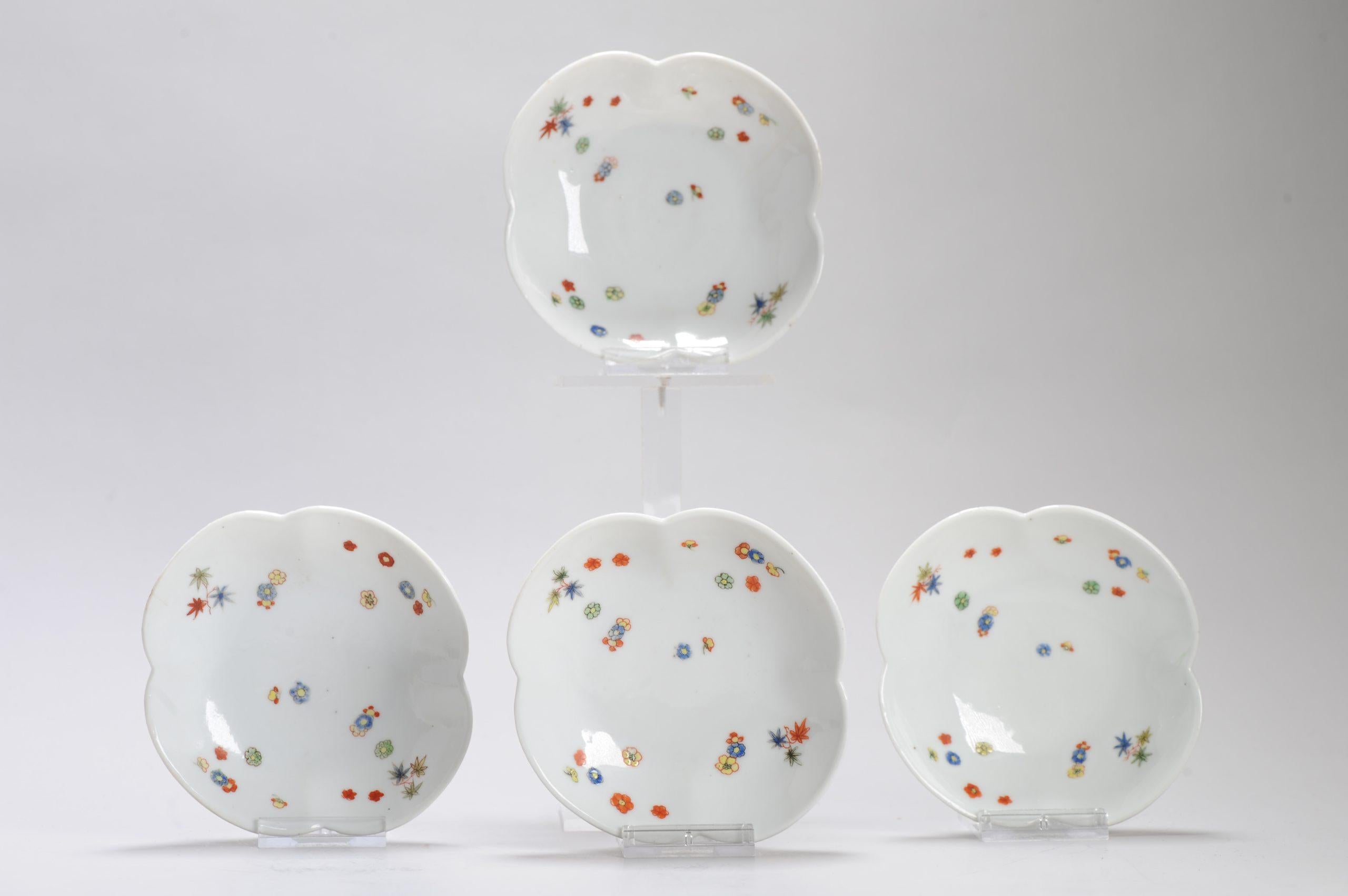 Très bel ensemble de 4 petits plats de service dans le style Kakiemon. Après l'exemple des pièces japonaises Kakiemon.
Pays d'origine : Allemagne
Fabrique : Meissen

Condit
quelques frittes au bord de la base et 1 plat avec une ligne de cheveux en