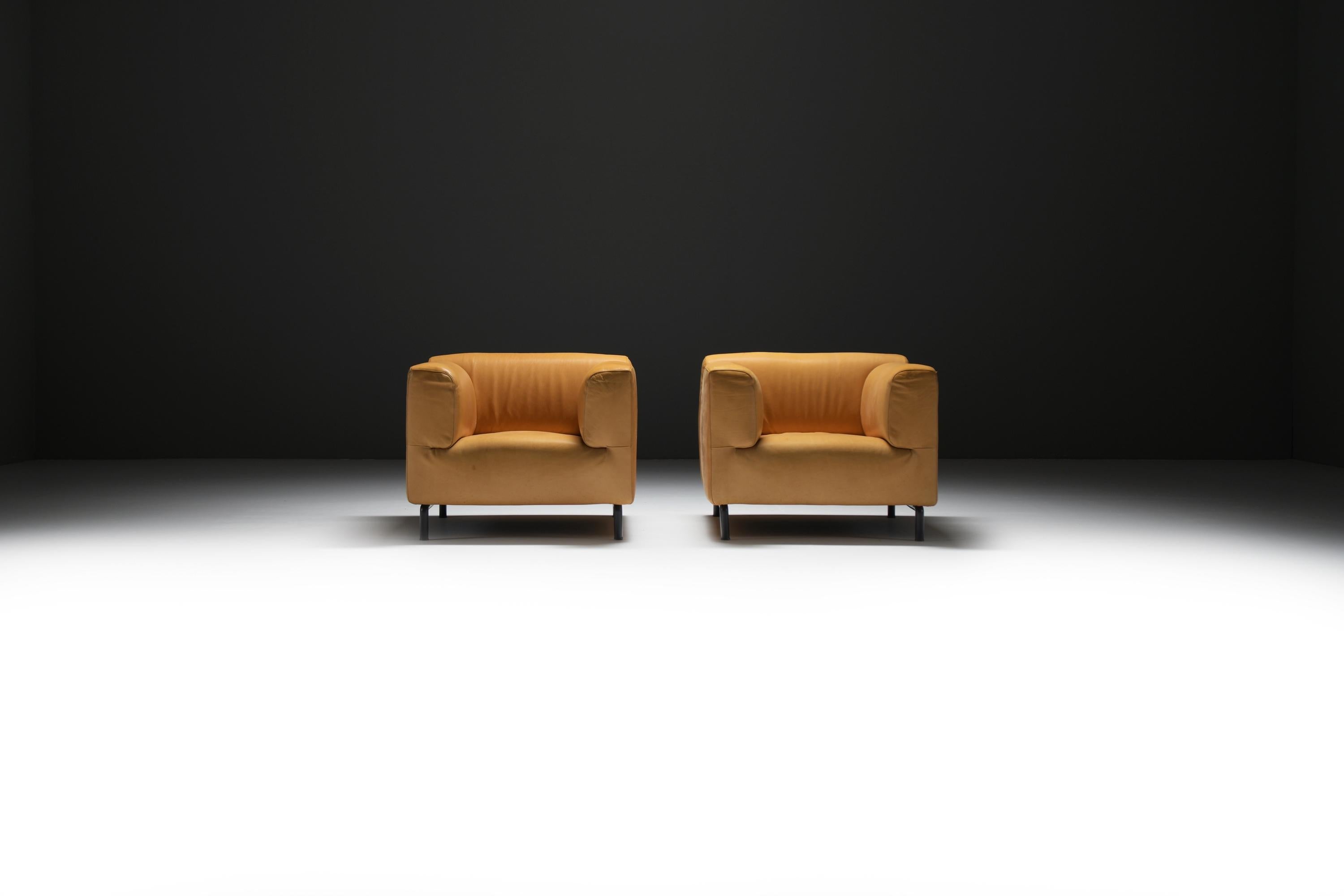 Un ensemble exquis de fauteuils design italiens qui incarne la sophistication contemporaine avec sa silhouette épurée et géométrique. 
Fabriqué avec une attention méticuleuse aux détails, cette  Le modèle de la pièce de rechange de l'appareil de