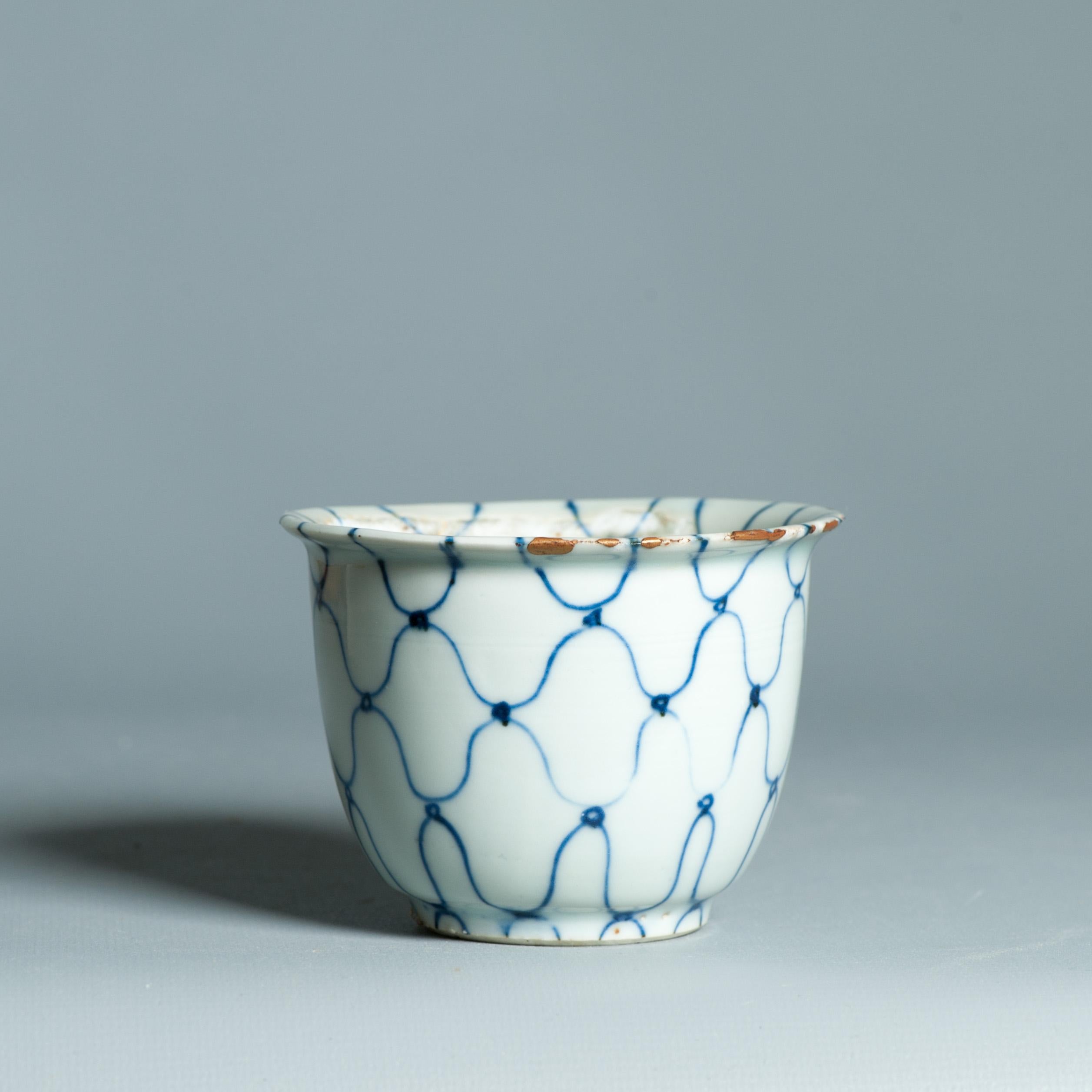 Muy bonita Marca Tianqi y Período 17c Porcelana China Ming Fishnet Kosometsuke en venta 13