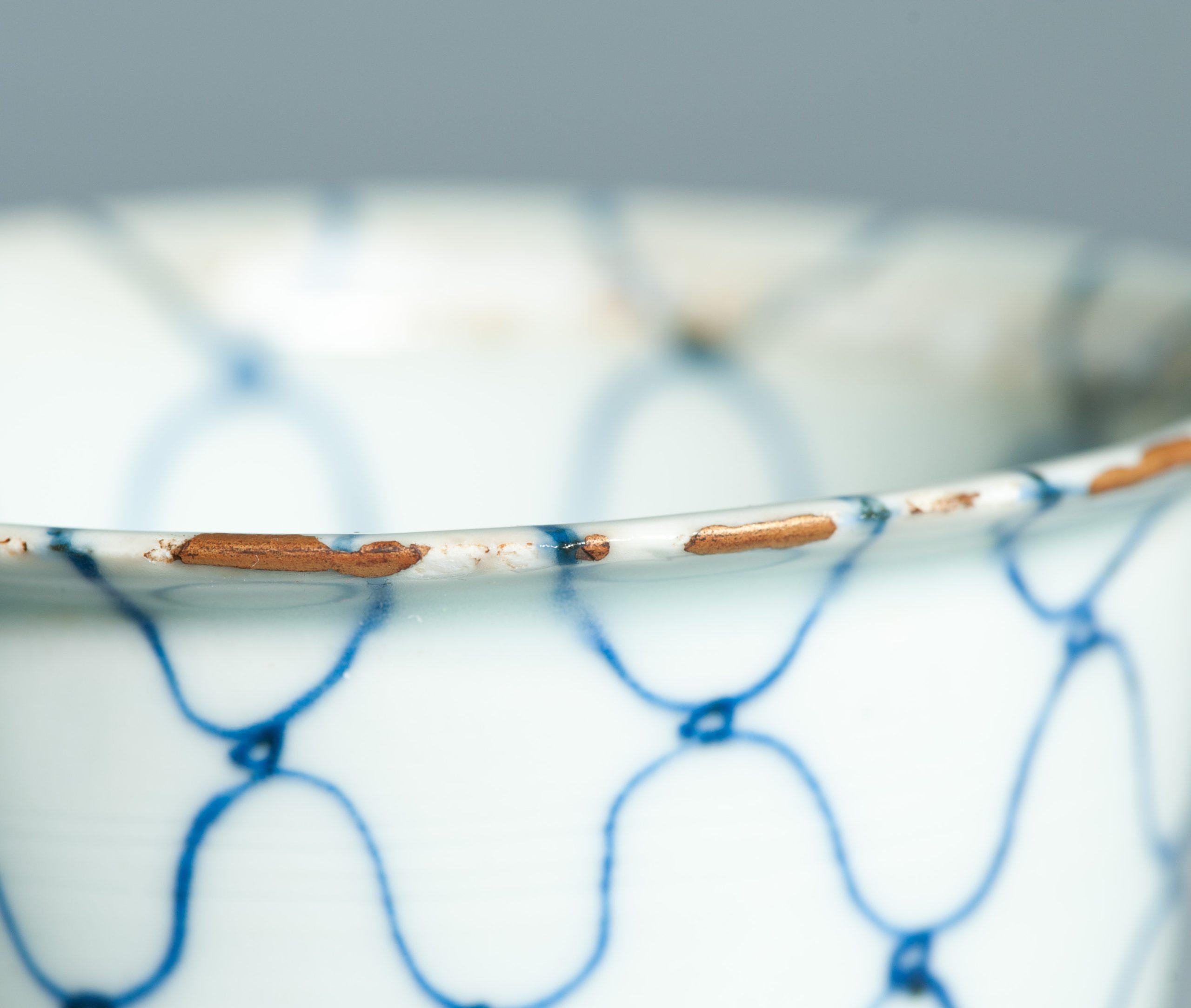 Muy bonita Marca Tianqi y Período 17c Porcelana China Ming Fishnet Kosometsuke en venta 1
