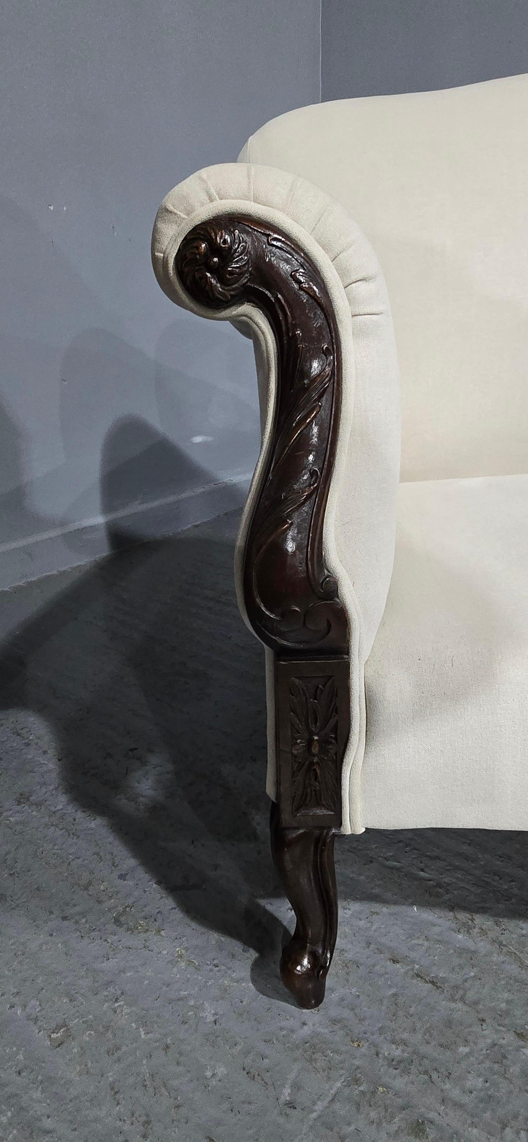 Very Nice Upholstered Sofa Inglés en venta