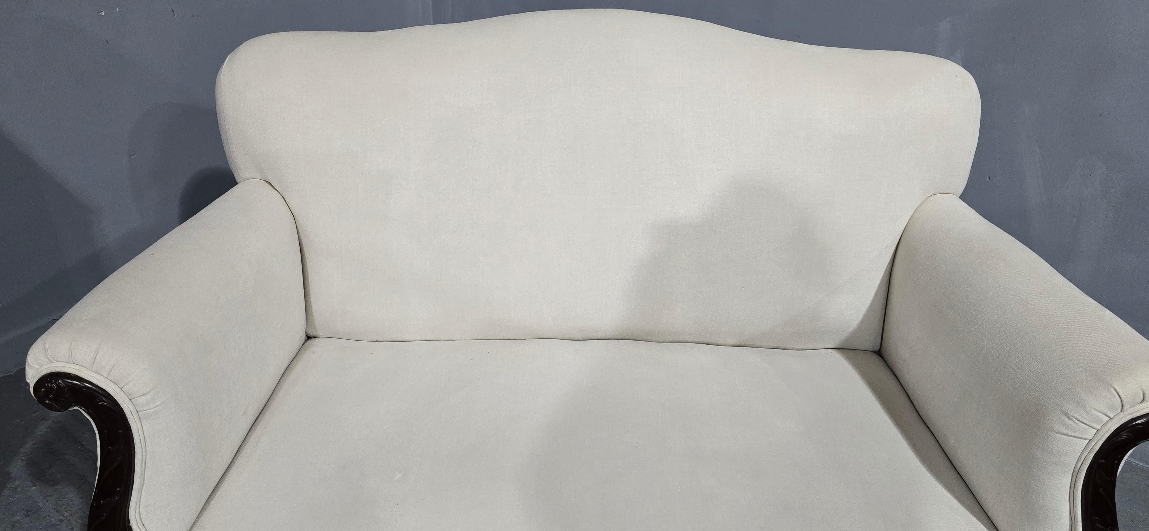 Very Nice Upholstered Sofa Caoba en venta
