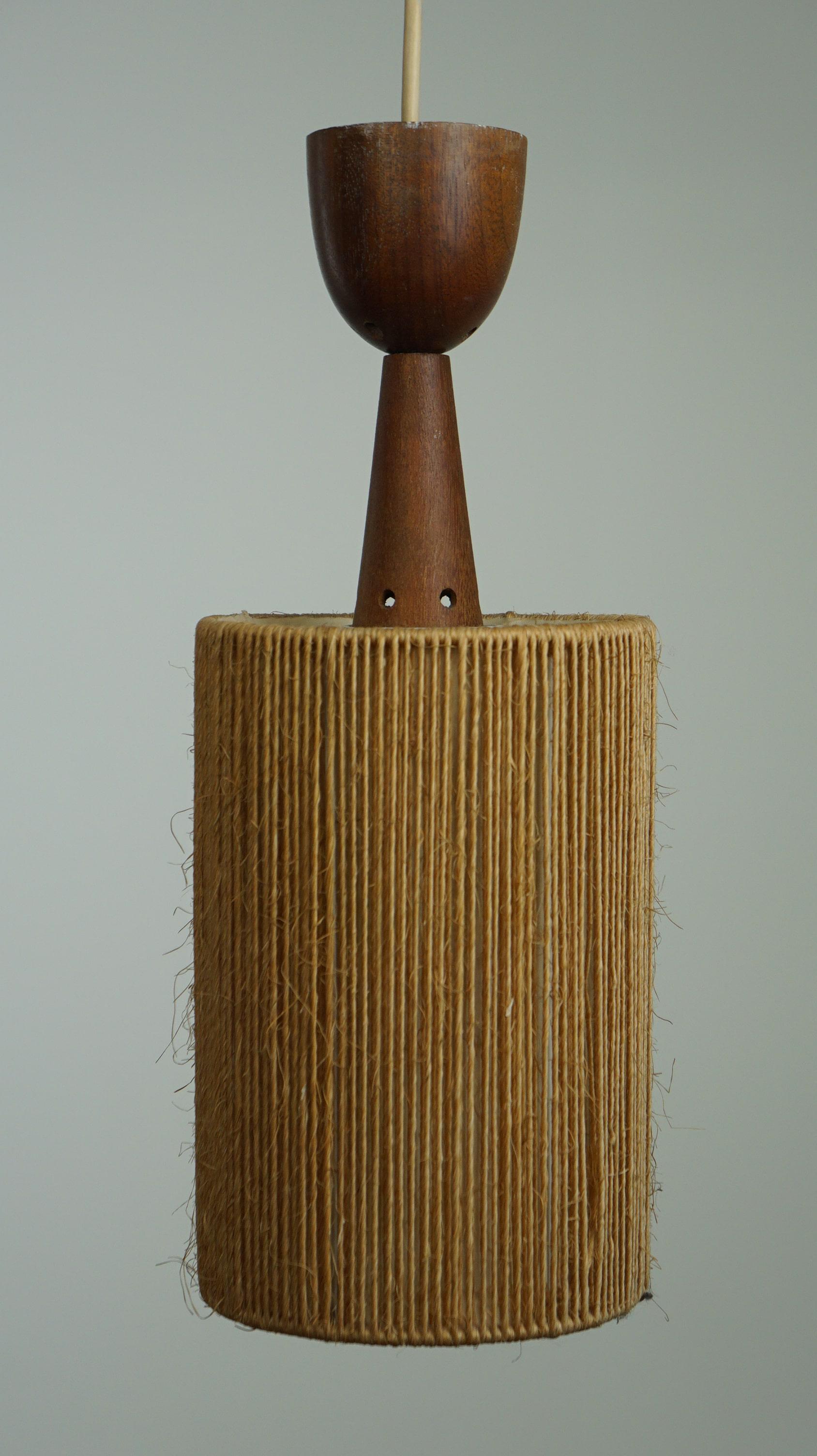 Very nice vintage jute design pendant lamp finished with wood In Fair Condition In Harderwijk, NL