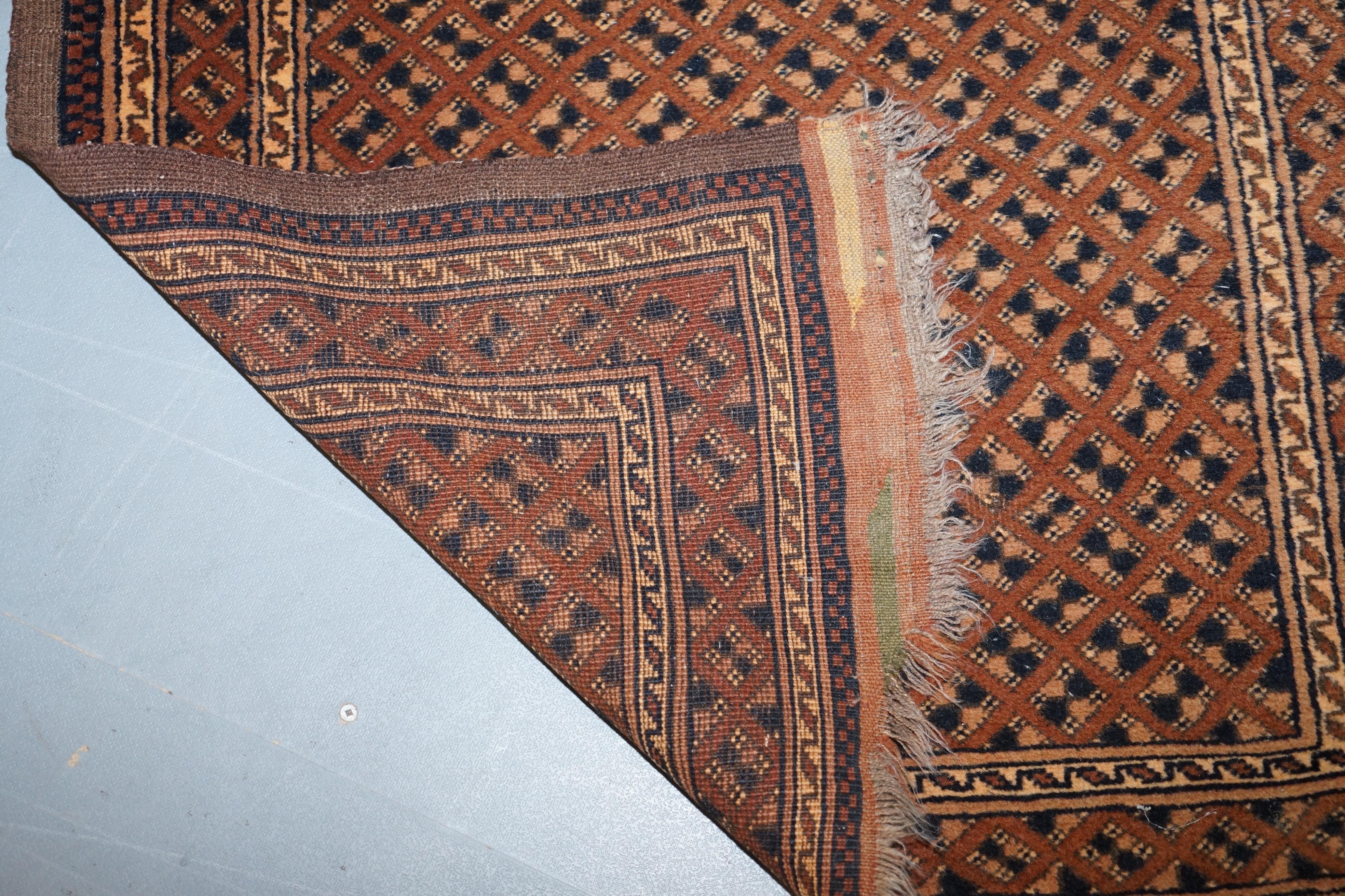Très vieux tapis de couloir ancien noué à la main aux couleurs étonnantes - Maison de campagne charmante en vente 2