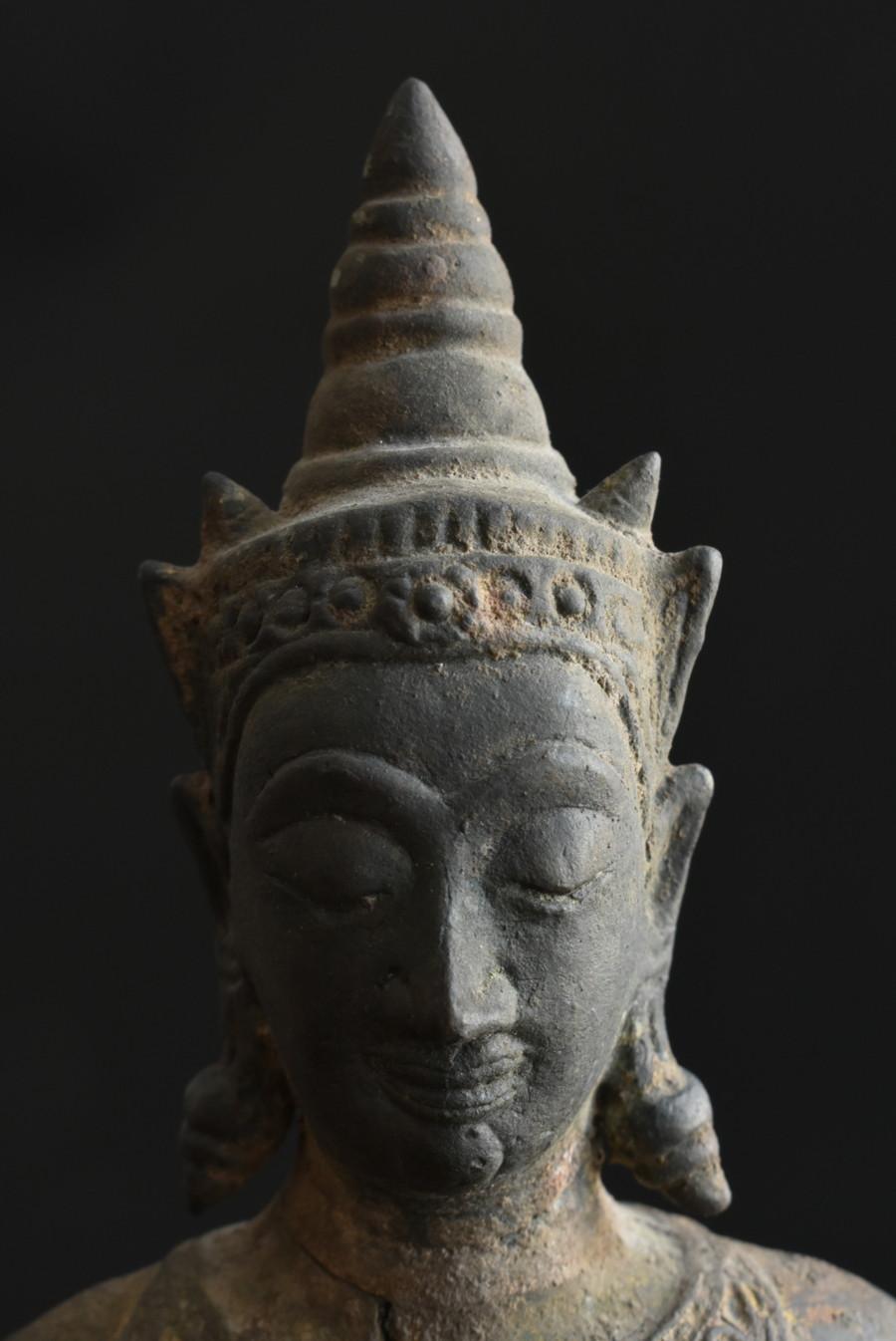 Sehr alter Bronze-Buddha-Kopf aus Thailand/Ayutthaya Dynasty/17.-18. Jahrhundert im Angebot 3