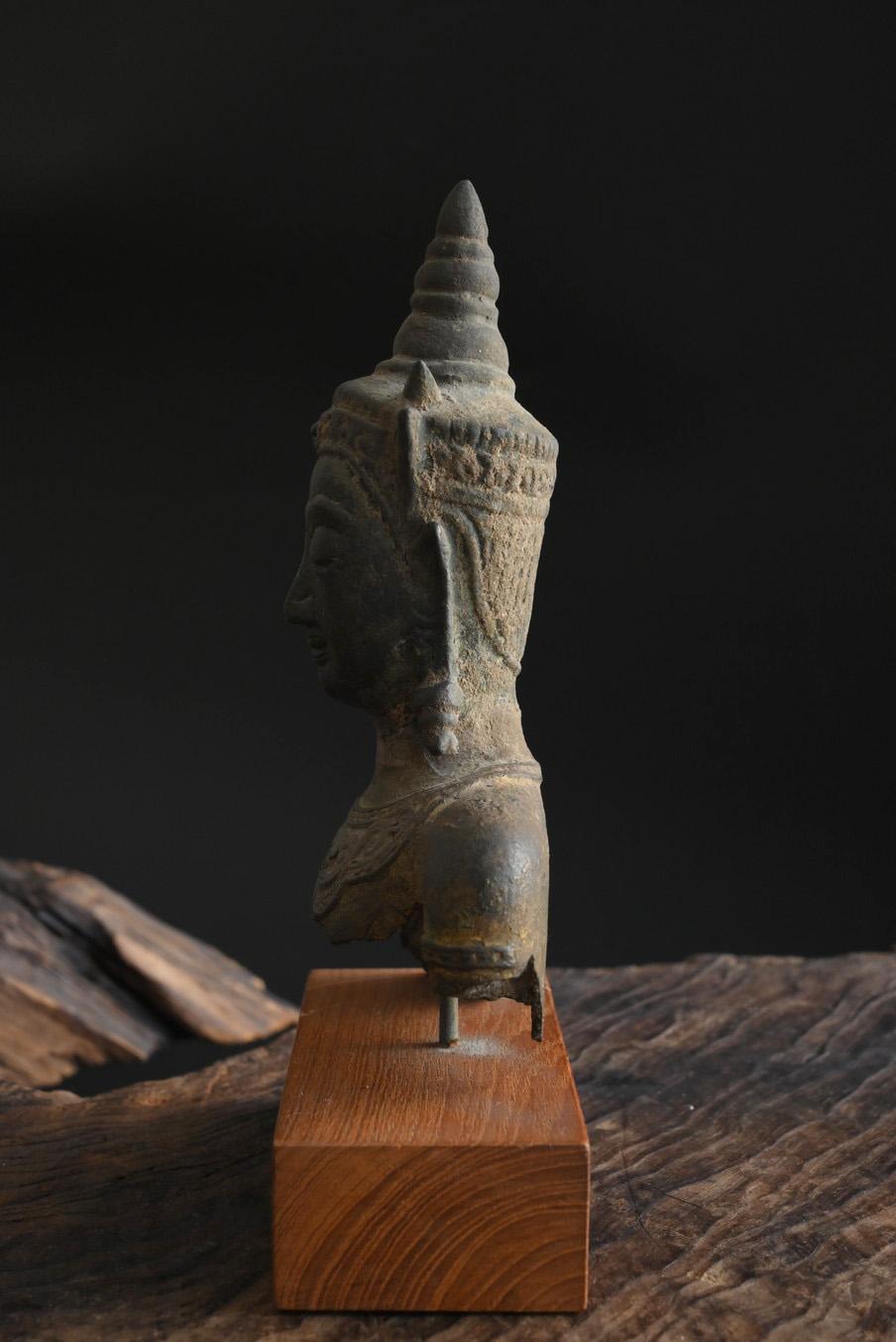 Sehr alter Bronze-Buddha-Kopf aus Thailand/Ayutthaya Dynasty/17.-18. Jahrhundert (Thailändisch) im Angebot