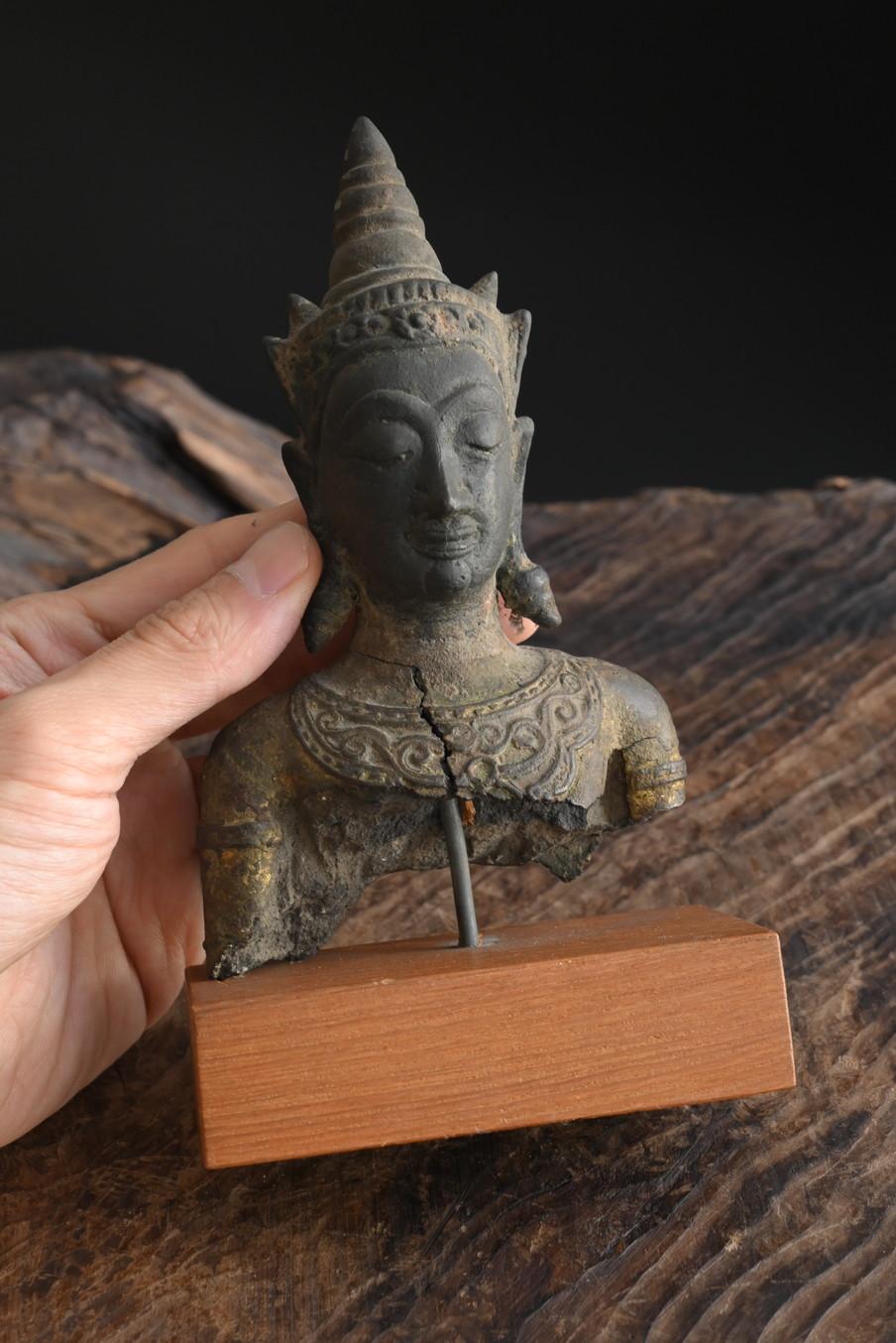 Sehr alter Bronze-Buddha-Kopf aus Thailand/Ayutthaya Dynasty/17.-18. Jahrhundert im Angebot 1