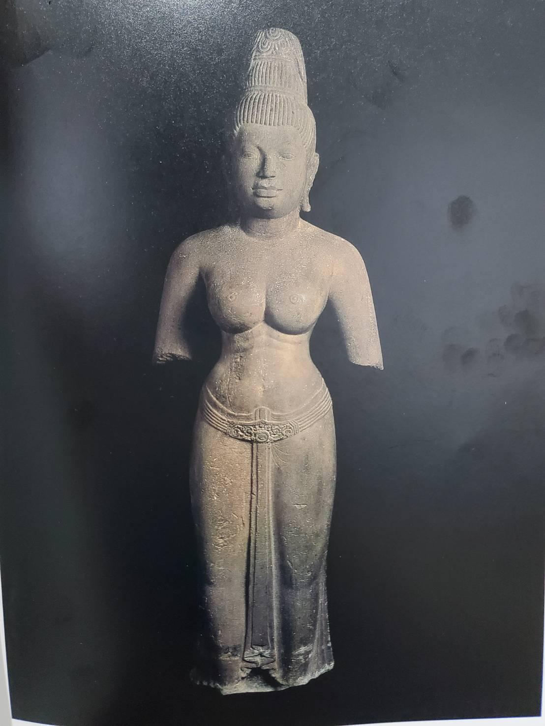 Very Old Cambodian Goddess / Angkor Wat Dynasty / Khmer Art / Stone Buddha 13