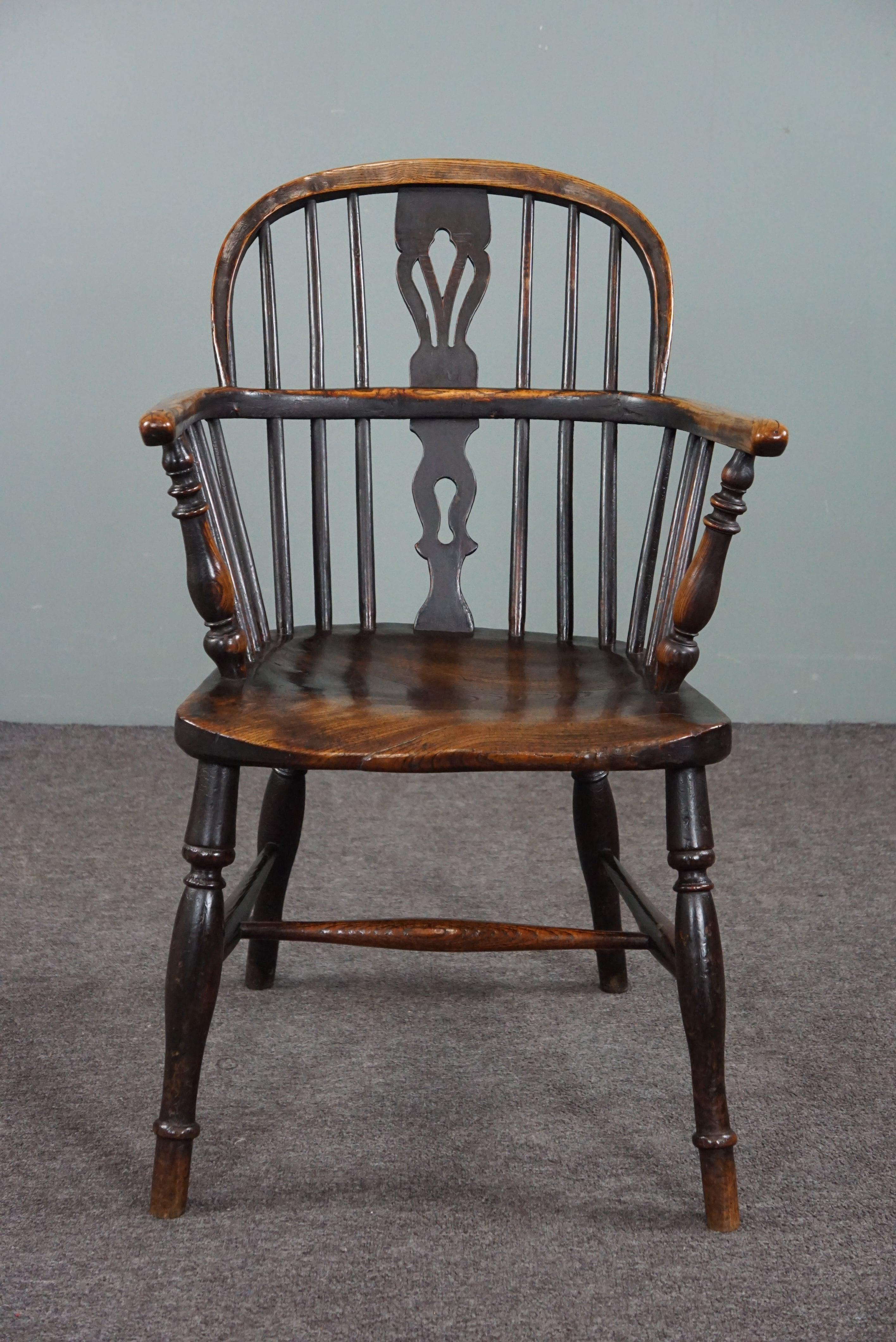 Sehr alter, charmanter, antiker, englischer Windsor-Sessel mit niedriger Rückenlehne, 18. Jahrhundert (Englisch) im Angebot