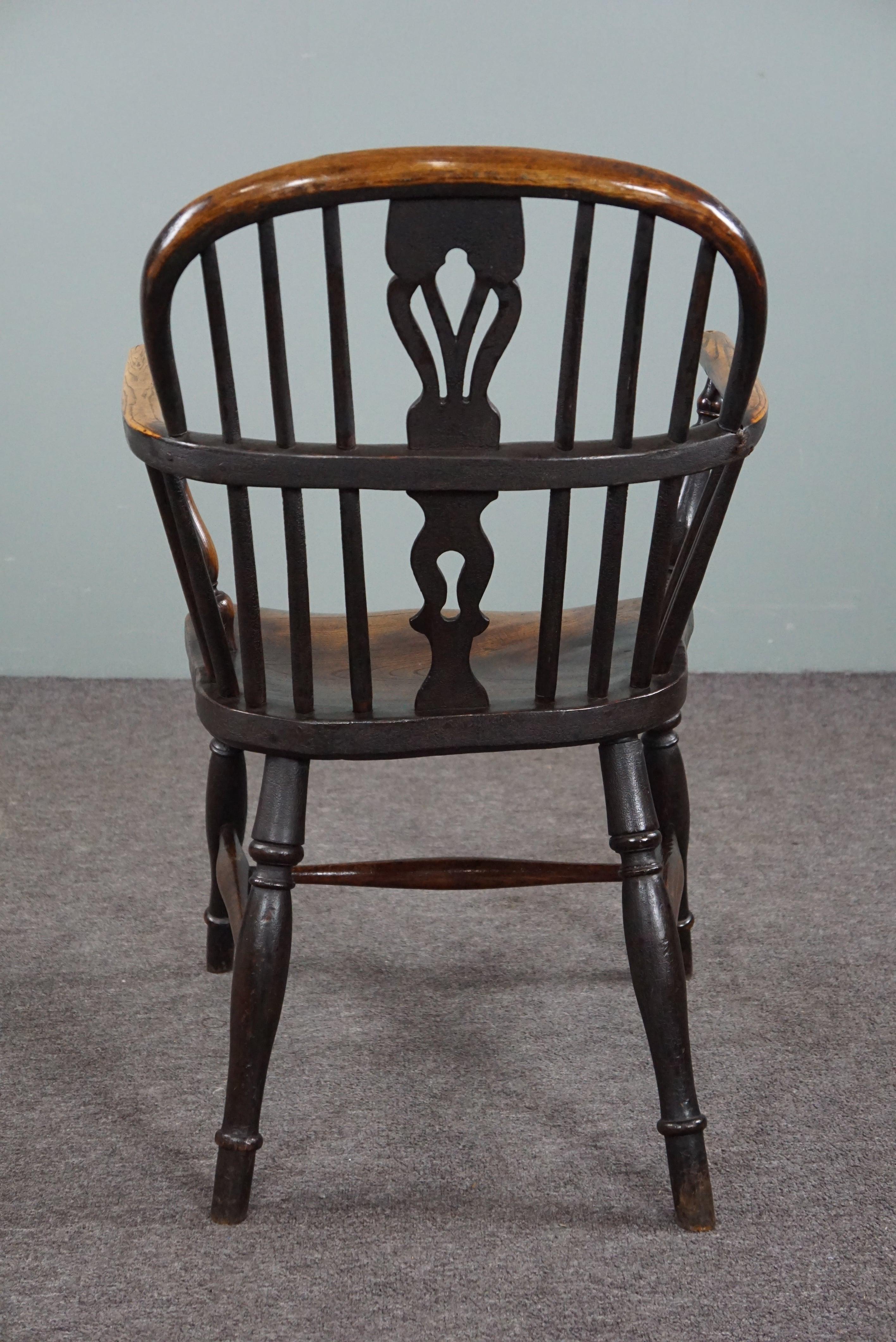Sehr alter, charmanter, antiker, englischer Windsor-Sessel mit niedriger Rückenlehne, 18. Jahrhundert im Zustand „Gut“ im Angebot in Harderwijk, NL