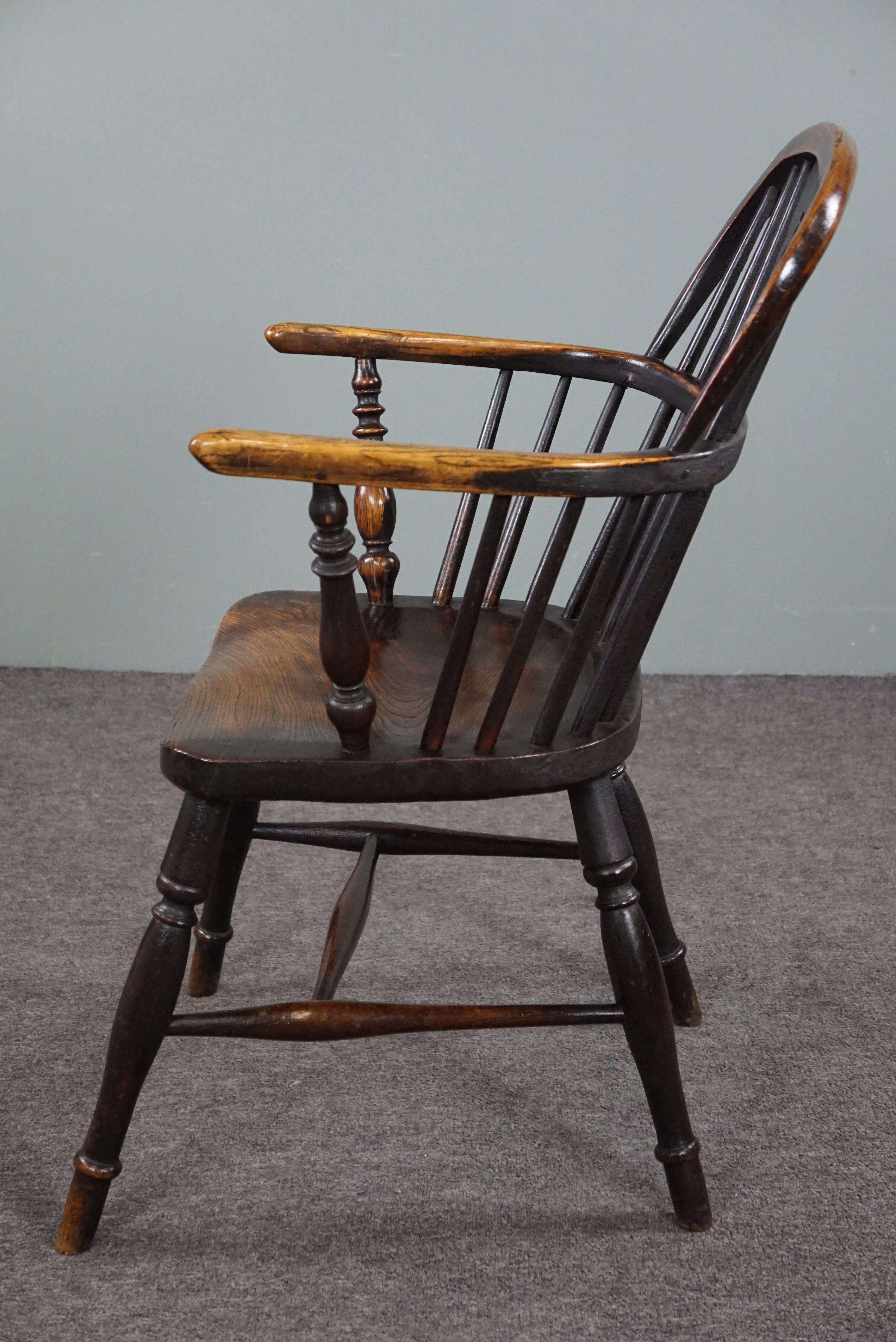 Sehr alter, charmanter, antiker, englischer Windsor-Sessel mit niedriger Rückenlehne, 18. Jahrhundert (18. Jahrhundert und früher) im Angebot