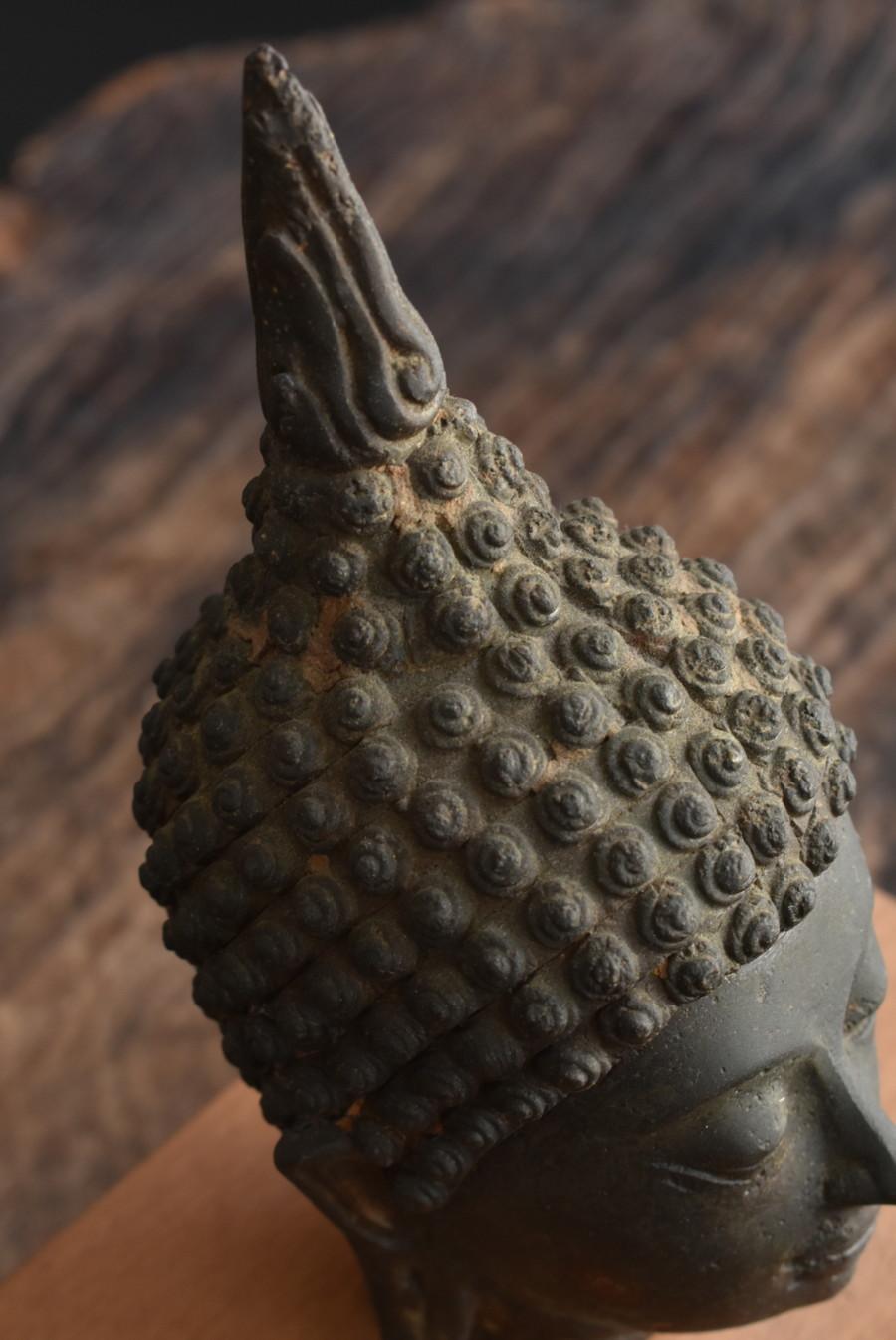 Very old bronze Buddha head from Thailand/Southeast Asian art/Buddha statue 3