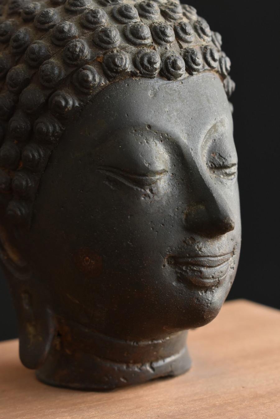 Very old bronze Buddha head from Thailand/Southeast Asian art/Buddha statue For Sale 4