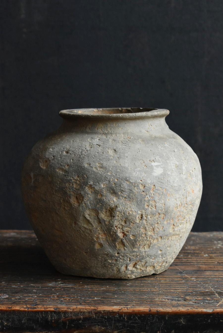 Very Old Excavated Small Pottery Jar from China / Wabi-Sabi Vase / before 9th In Good Condition In Sammu-shi, Chiba