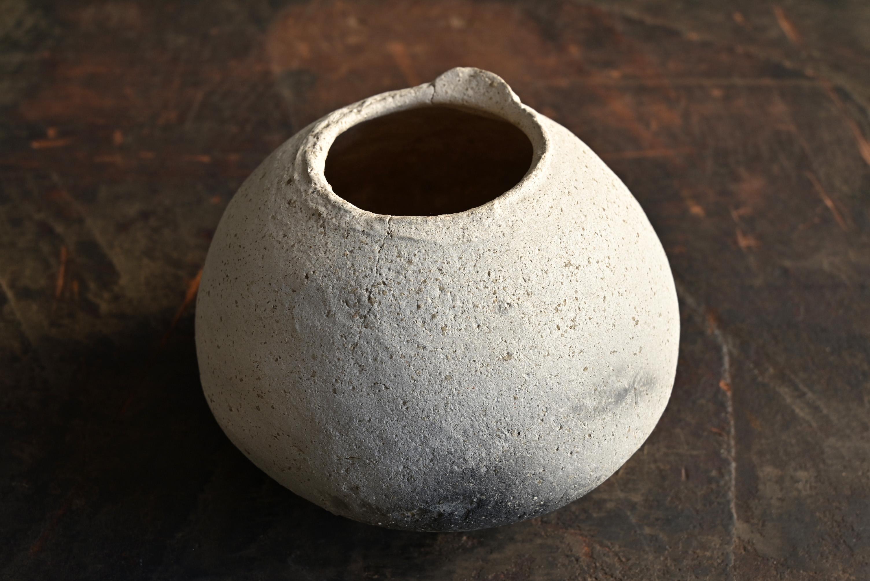 Very old Japanese excavated earthenware/Wabisabi vase/Small Jar 2