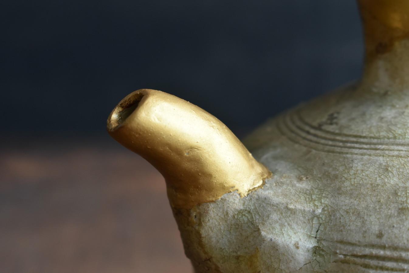 Very old Japanese teapot-shaped pottery 