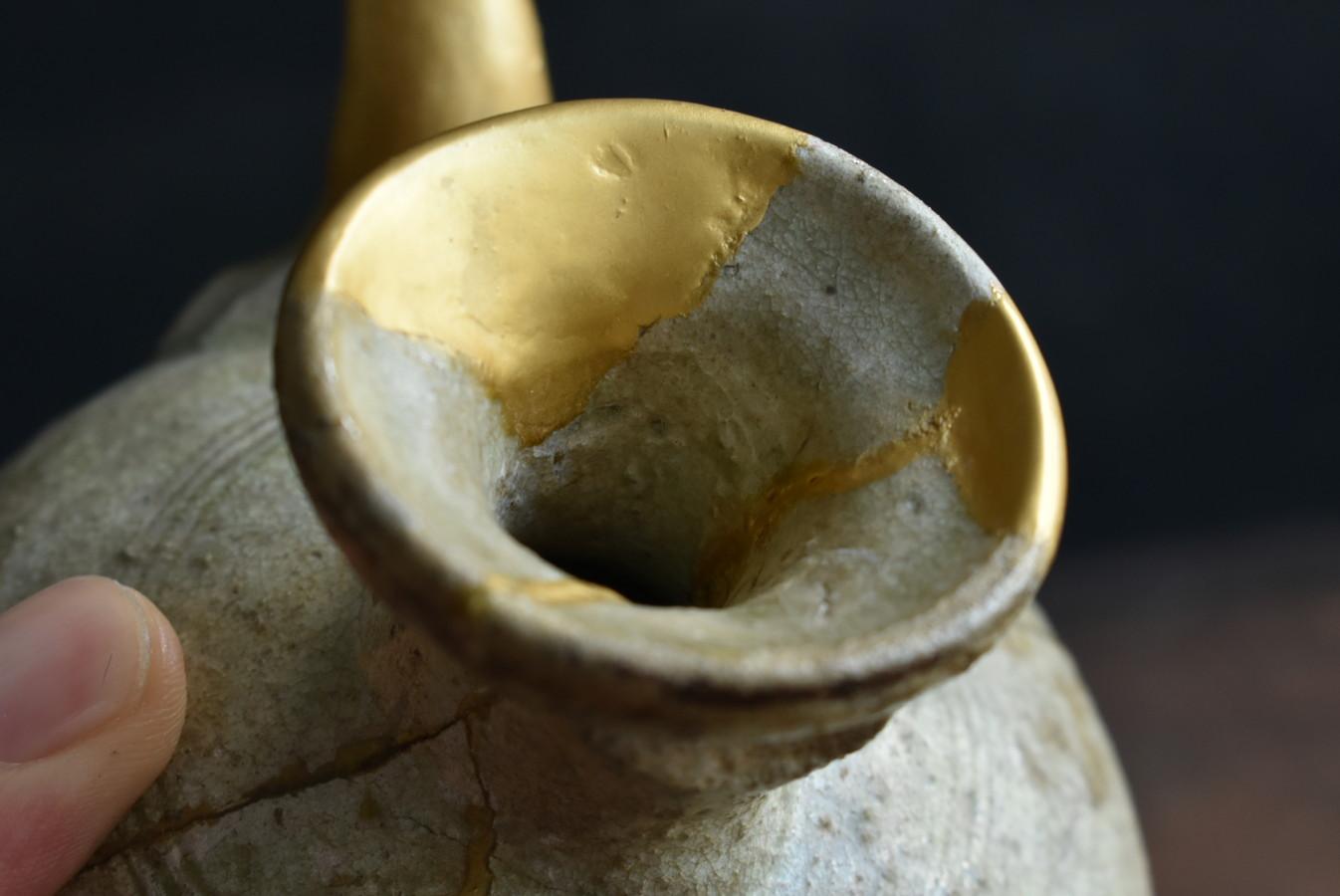 Very old Japanese teapot-shaped pottery 