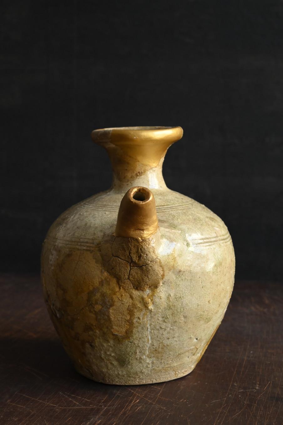 Very old Japanese teapot-shaped pottery 